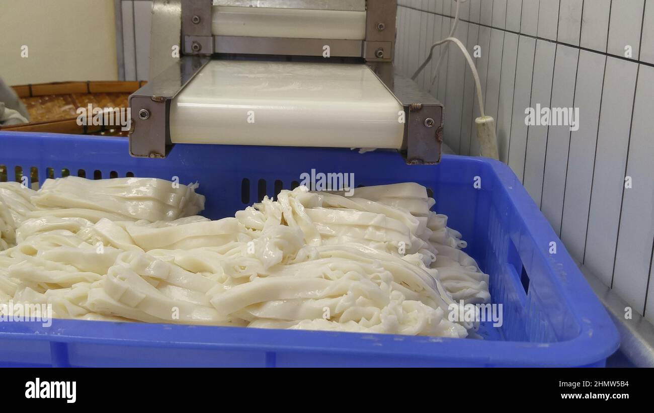 La cuisine chinoise traditionnelle, les nouilles de riz, est en cours de transformation. Banque D'Images