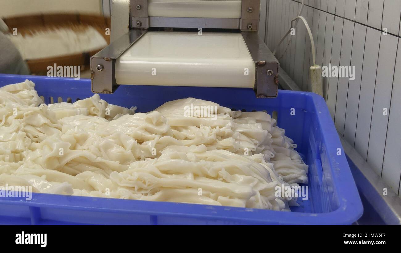 La cuisine chinoise traditionnelle, les nouilles de riz, est en cours de transformation. Banque D'Images