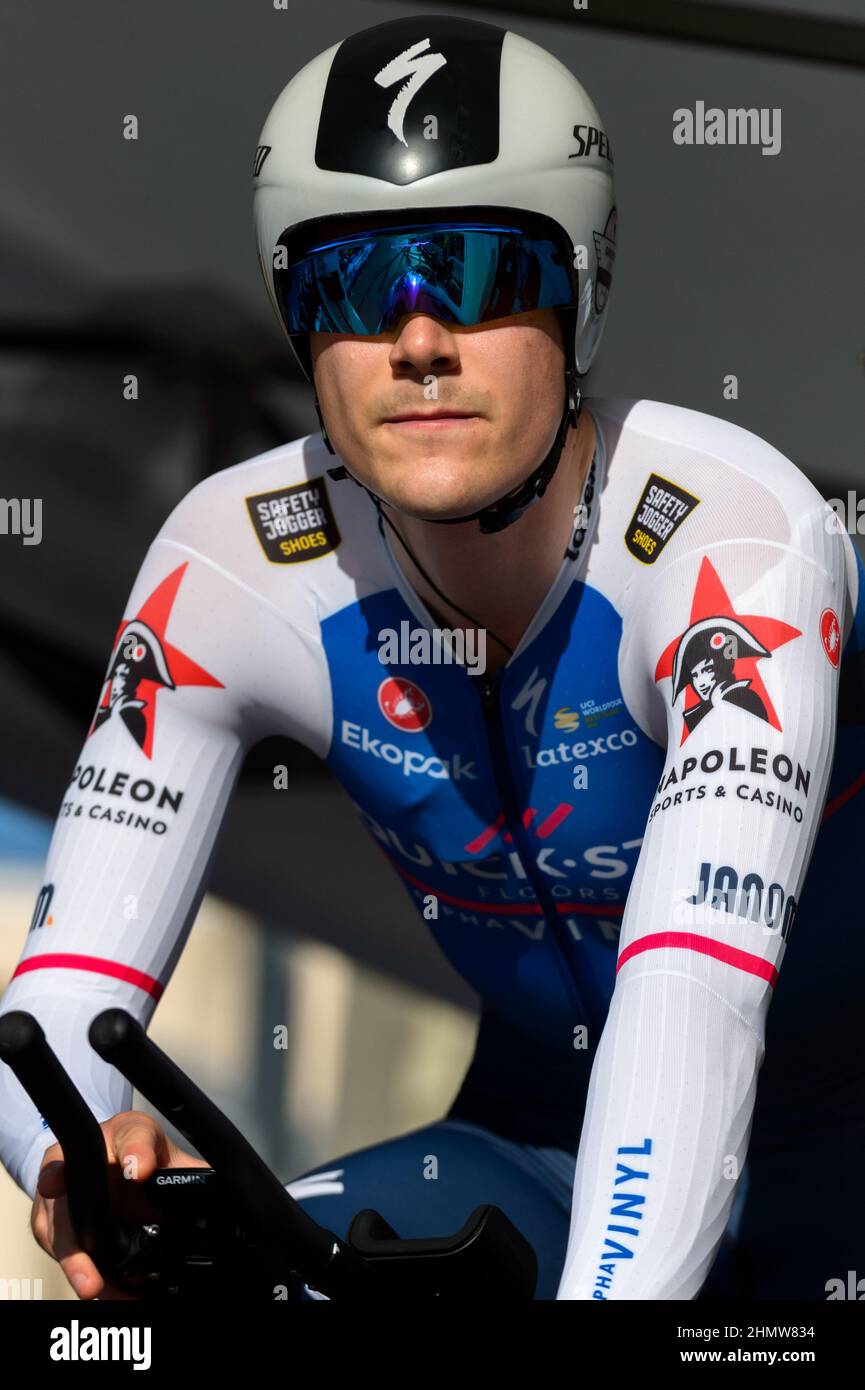 Louis Vervaeke (team Quick-Step) vu alerte au début du prologue.l'édition 7th du Tour de la Provence a lieu du 10 au 13 février 2022. La course a 3 étapes et un prologue. Le prologue est un essai de 7,1 kilomètres dans la ville de Berre-l'etang (Bouches-du-Rhône). Le gagnant du prologue est Filippo Ganna. Crédit : SOPA Images Limited/Alamy Live News Banque D'Images