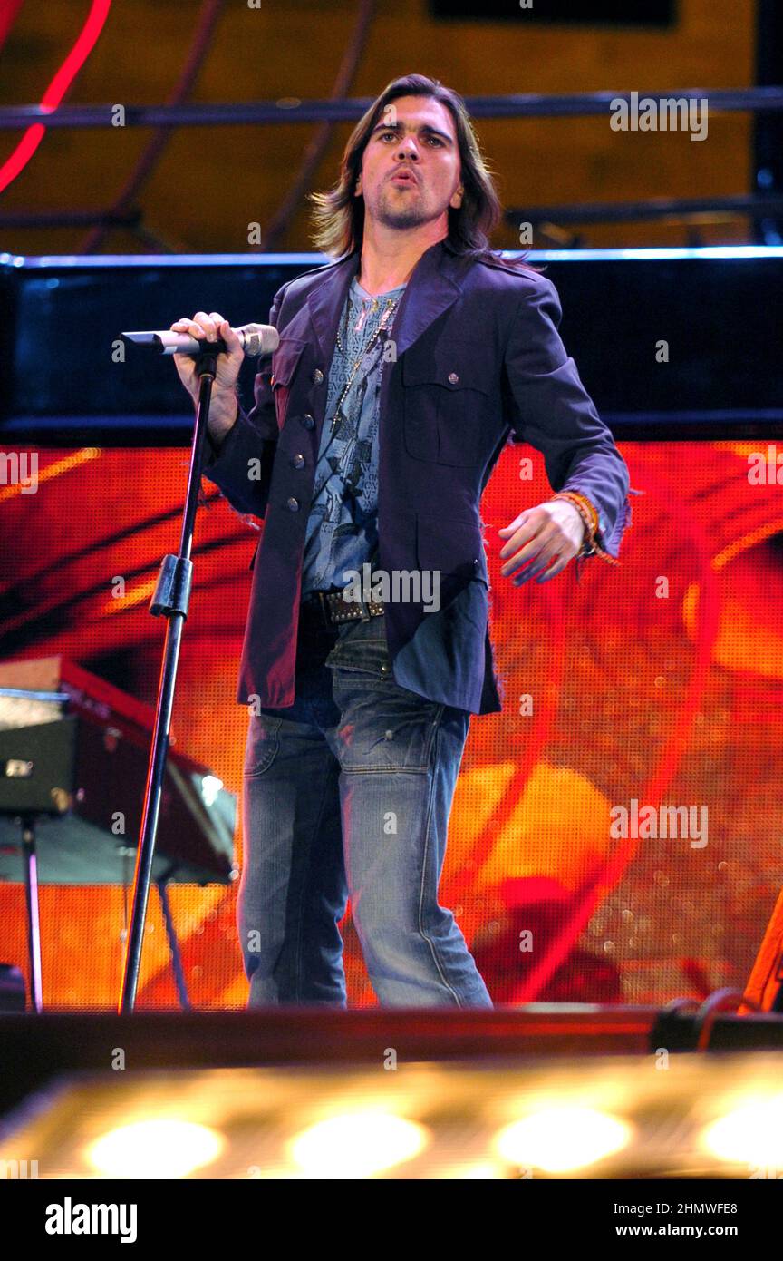 Vérone Italie 2005-09-14 : la chanteuse colombienne Juanes en concert lors de l'événement musical 'Festivalbar 2005' à l'Arena Banque D'Images