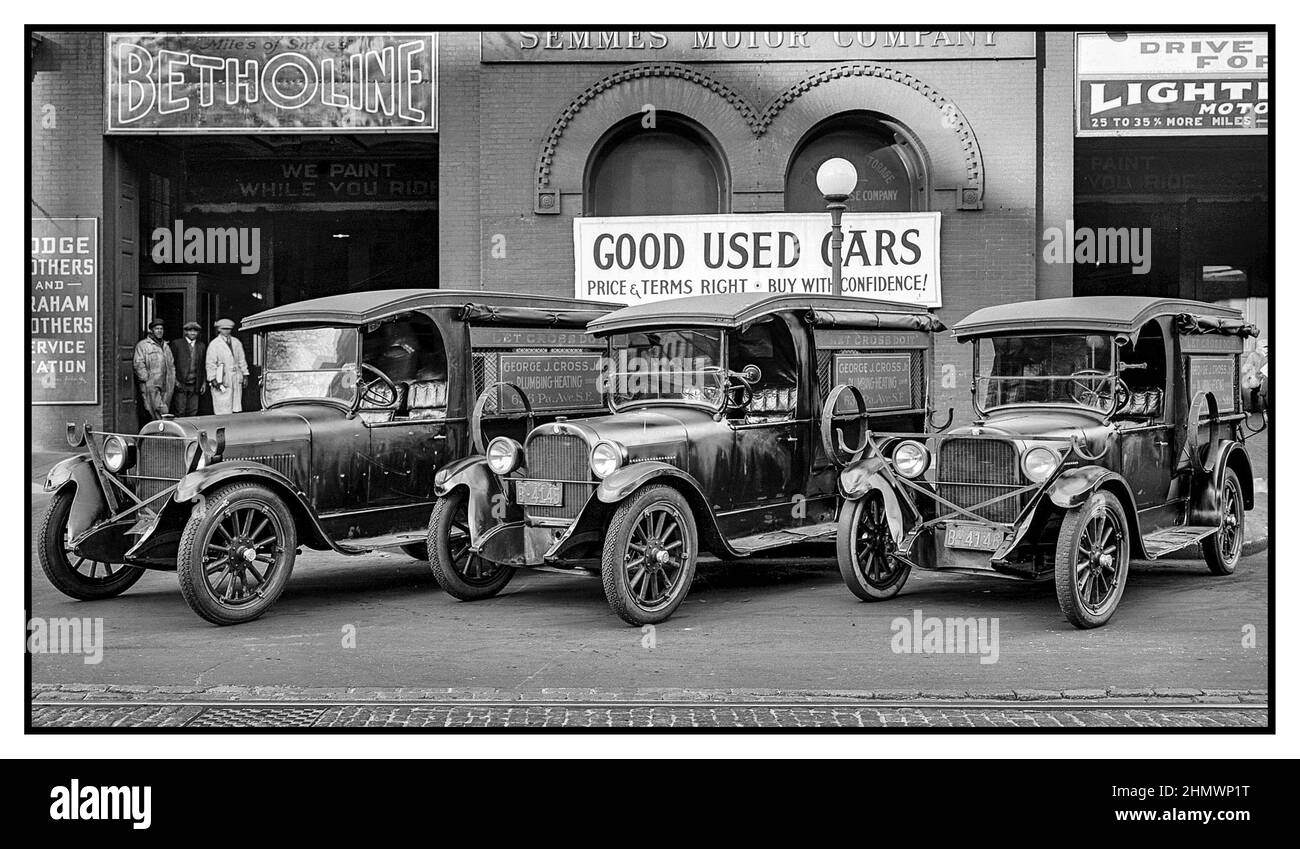 1900s véhicules d'occasion American Cars Forecourt Lot à vendre Dodge Brothers Trucks 1924 Semmes Motor Co. Avec "bonnes voitures d'occasion, prix et conditions d'utilisation droit, Acheter avec confiance". Banque D'Images