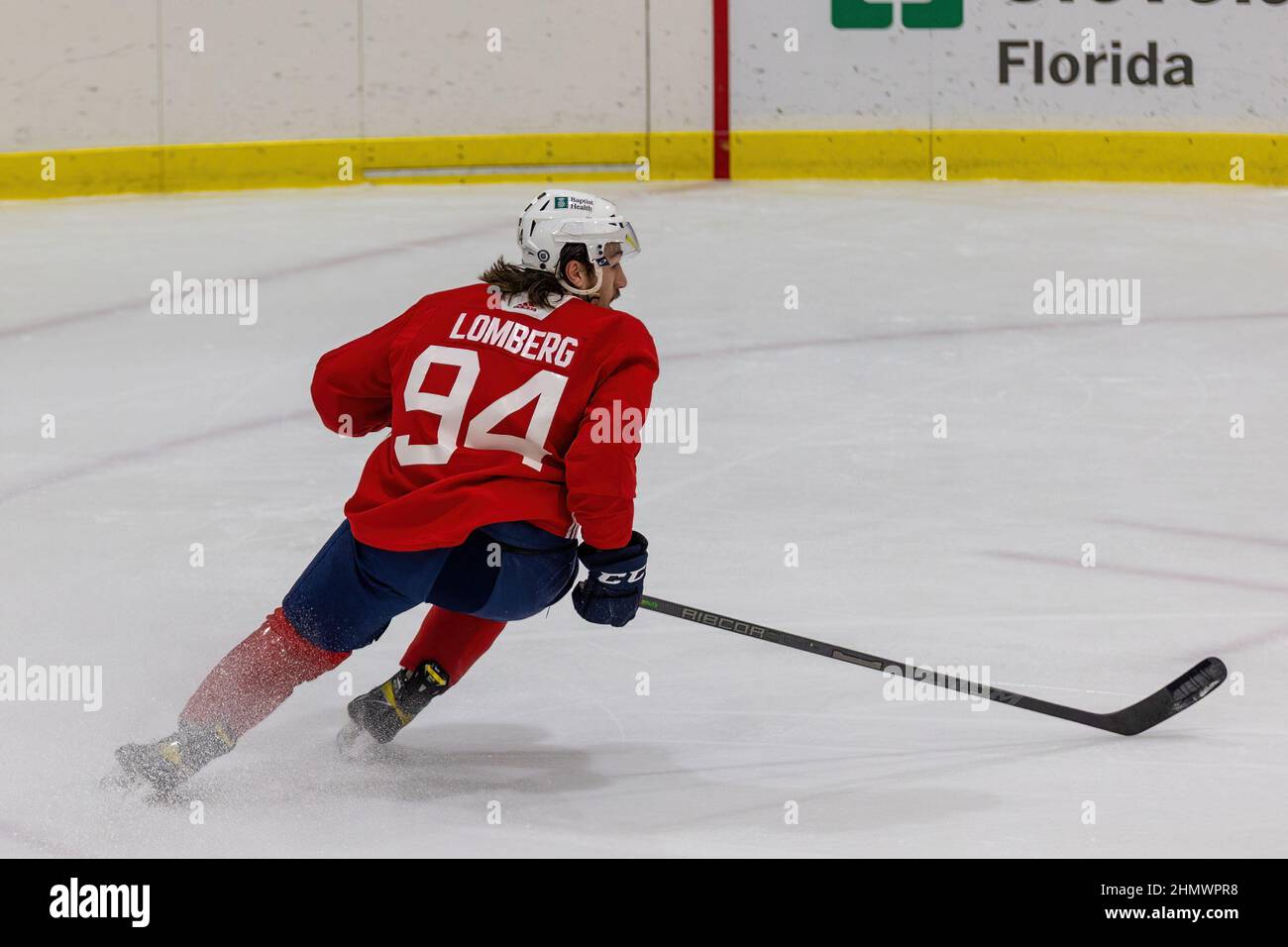 Coral Springs, Floride, États-Unis. 12th février 2022. 94 Ryan Lomberg pendant la séance de formation de Panthers en Floride. Journée d'entraînement de la LNH. Carnet d'entraînement Florida Panthers. Credit: Yaroslav Sabitov/YES Market Media/Alay Live News Banque D'Images