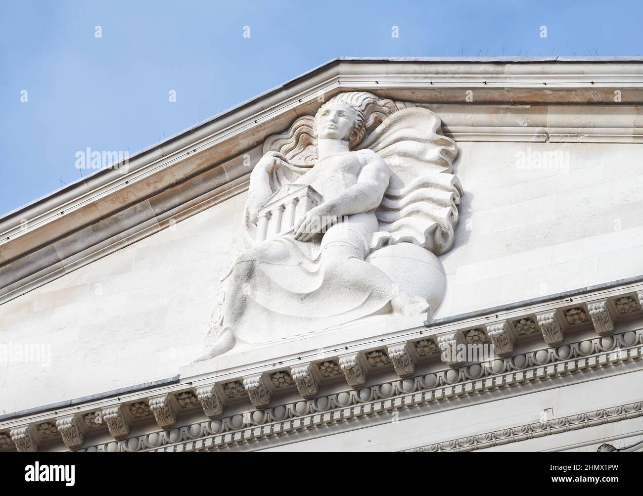 Sculpture en pierre sur le mur de la Banque d'Angleterre, Threadneedle St, ville de Londres, Angleterre. Banque D'Images