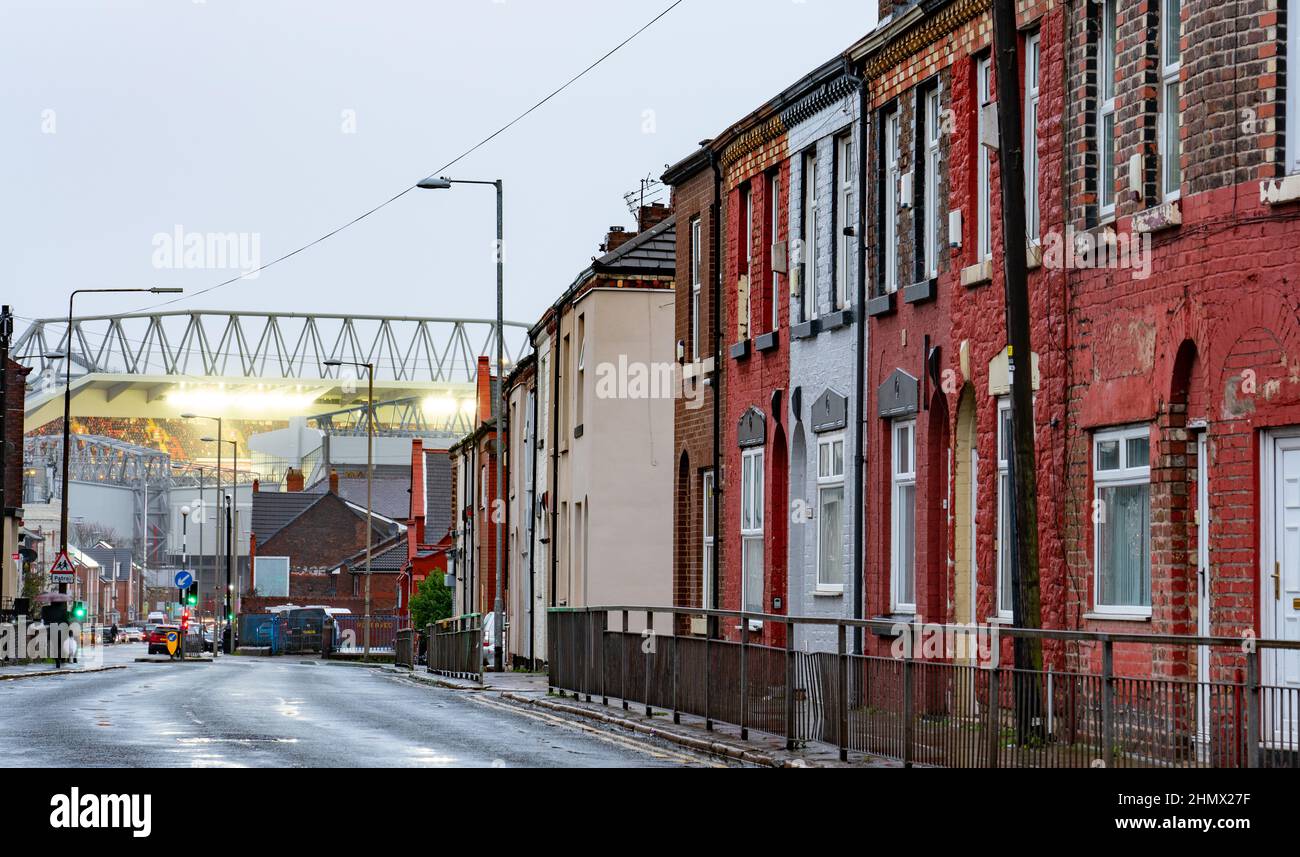 Le terrain d'Anfield du Liverpool football Club lors d'une journée de match humide en décembre 2021. Vue depuis Oakfield Road. Banque D'Images