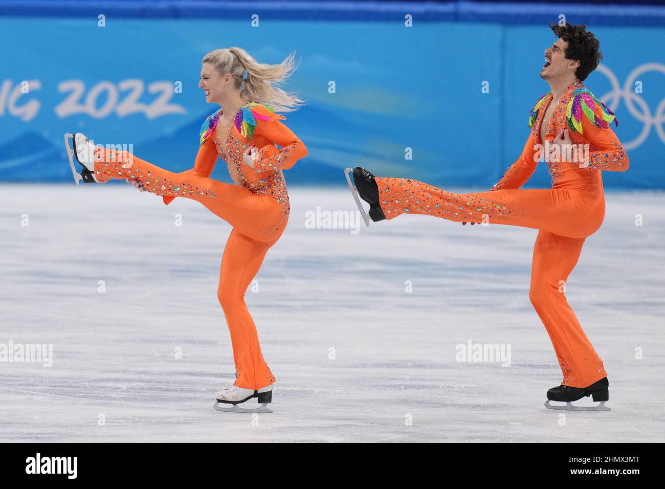 Pékin, Chine. 12th févr. 2022. Piper Gilles et Paul Poirier du Canada, se jouent lors de la compétition de patinage artistique de danse sur glace au stade intérieur de la capitale, aux Jeux olympiques d'hiver de 2022 à Beijing, le samedi 12 février 2022. Photo de Richard Ellis/UPI crédit: UPI/Alay Live News Banque D'Images