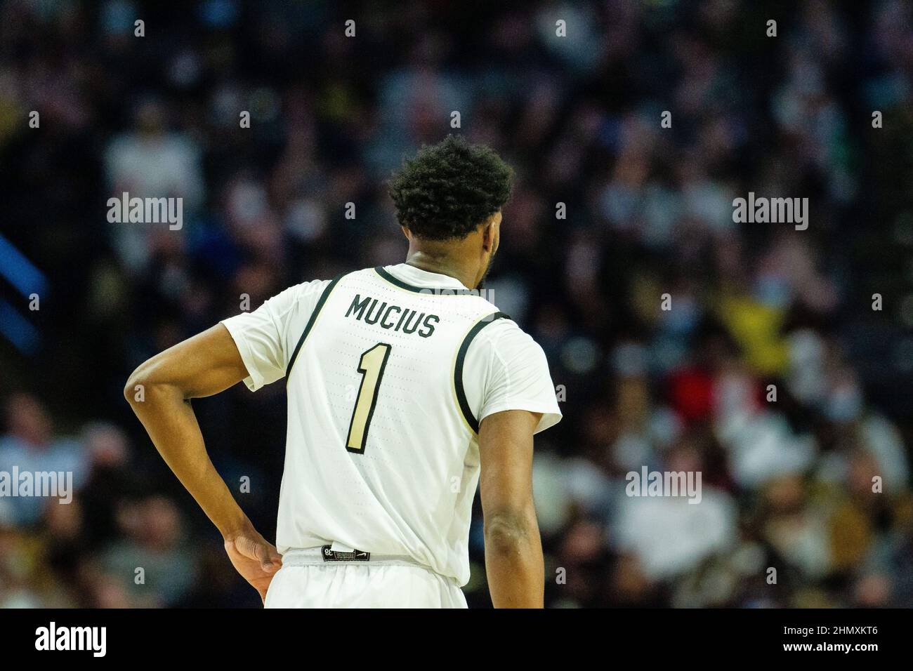 Winston-Salem, Caroline du Nord, États-Unis. 12th févr. 2022. Wake Forest Daemon Deacons avance Isaiah Mucius (1) pendant la deuxième moitié contre les ouragans de Miami (FL) dans le match ACC Basketball au LJVM Coliseum à Winston-Salem, NC. (Scott Kinser/Cal Sport Media). Crédit : csm/Alay Live News Banque D'Images