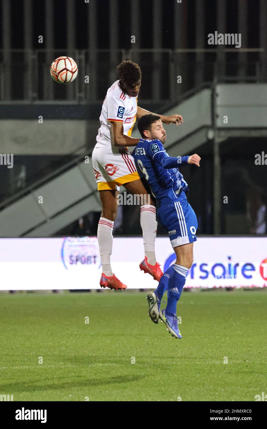 Dans les airs lors du championnat français Ligue 2, match de football entre USL Dunkerque et Rodez AF le 12 février 2022 au stade Marcel Tribut de Dunkerque, France - photo Laurent Sanson / LS Medianord / DPPI Banque D'Images