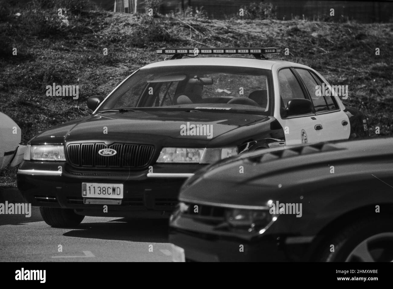 Photo d'une voiture de police classique Ford Crown Victoria de New York, en noir et blanc Banque D'Images