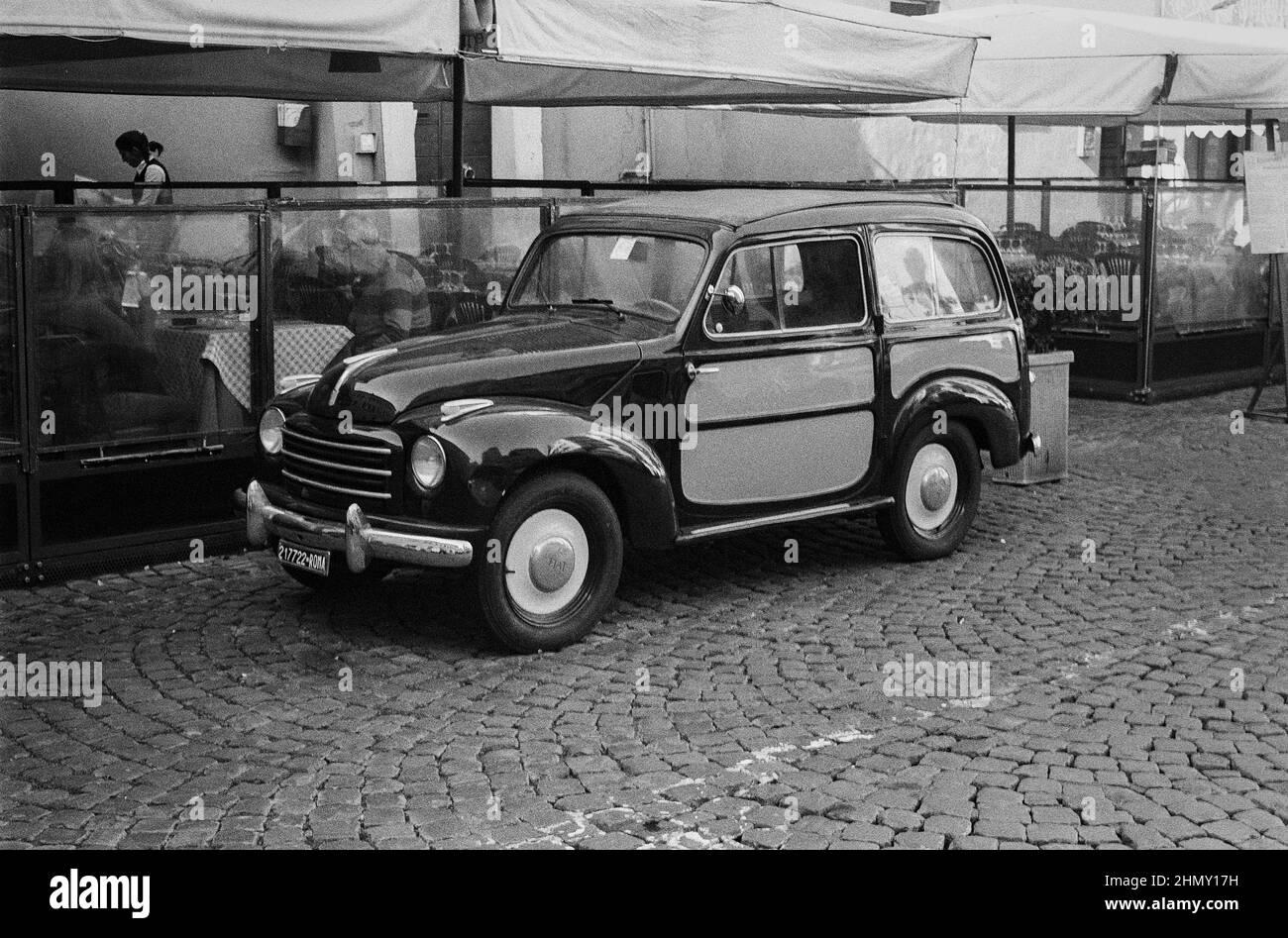 Photo d'une ancienne Fiat Topolino garée dans la rue Banque D'Images