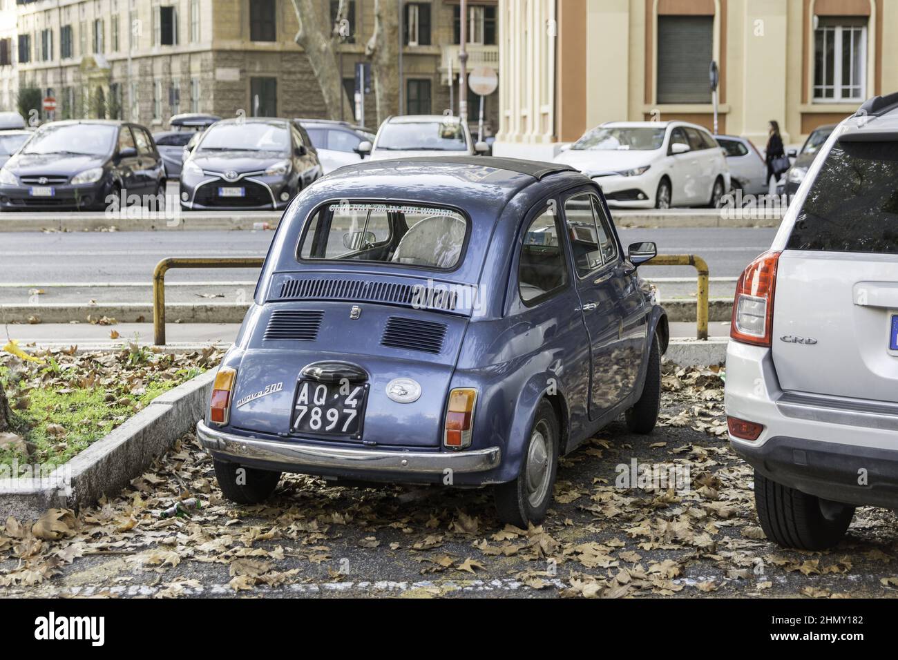 Italie fiat 500 vieille voiture italienne typique Banque de ...