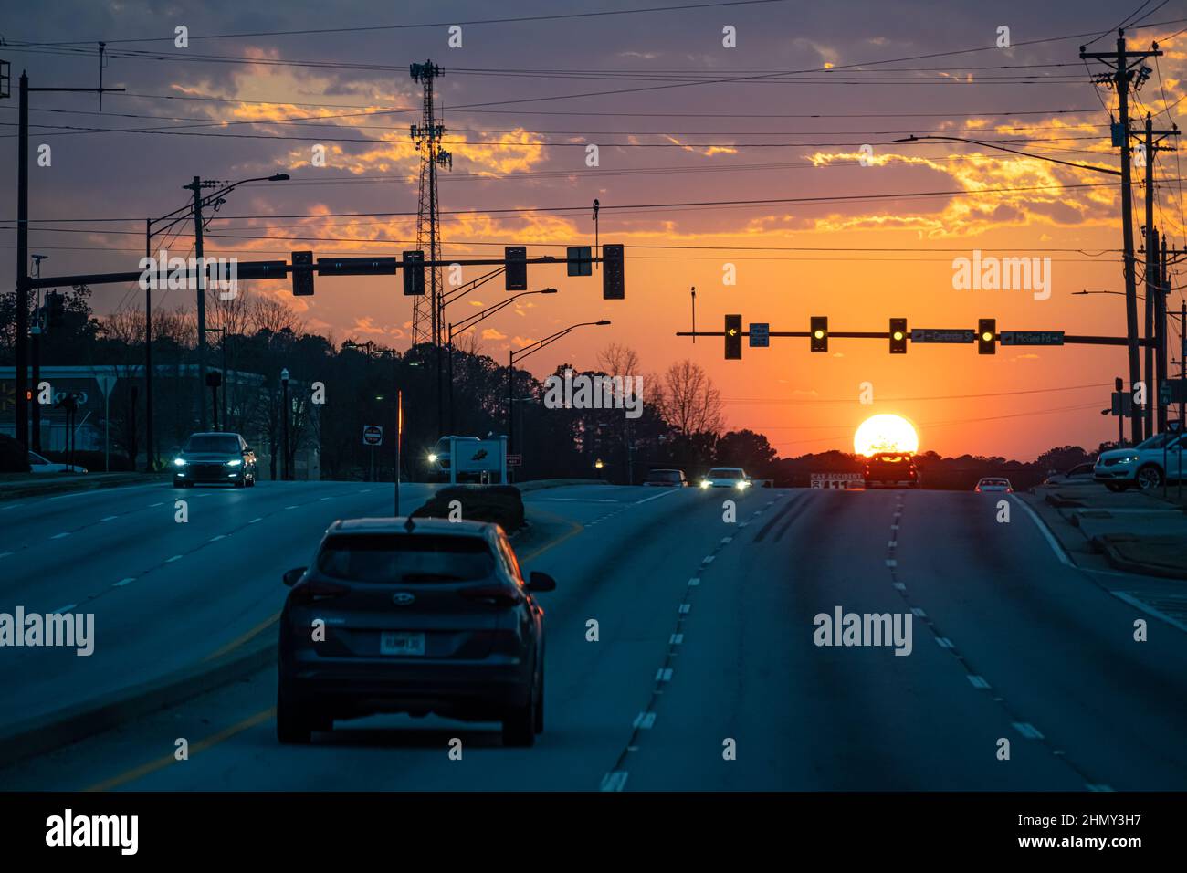 Prenez le soleil couchant sur l'US Highway 78 à Snellville, en Géorgie, juste à l'est d'Atlanta. (ÉTATS-UNIS) Banque D'Images