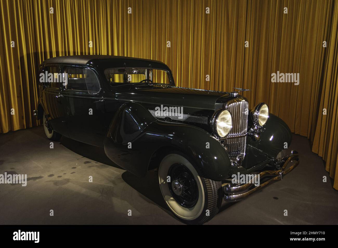 Photo d'une voiture classique et historique, Duesenberg modèle J couleur verte Banque D'Images