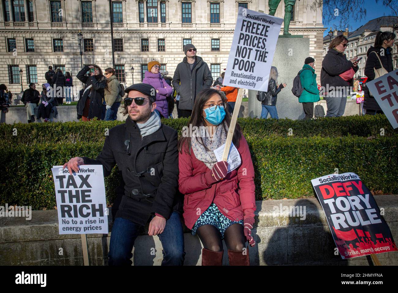 Londres, Royaume-Uni 12 février 2022. Des militants se sont rassemblés sur la place du Parlement pour protester contre la hausse du prix du carburant et du coût de la vie. Banque D'Images