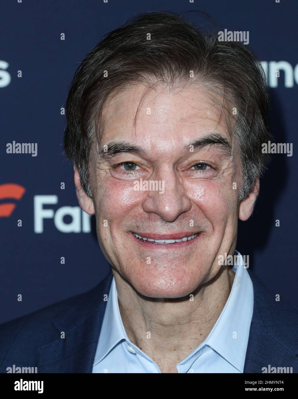 Culver City, États-Unis. 12th févr. 2022. Le Dr Mehmet Oz, personnalité de la télévision américano-turque, arrive au Super Bowl Party 2022 de Michael Rubin, qui s'est tenu à 3Labs heures le 12 février 2022 à Culver City, Los Angeles, Californie, États-Unis. (Photo de Xavier Collin/image Press Agency) Credit: Image Press Agency/Alay Live News Banque D'Images