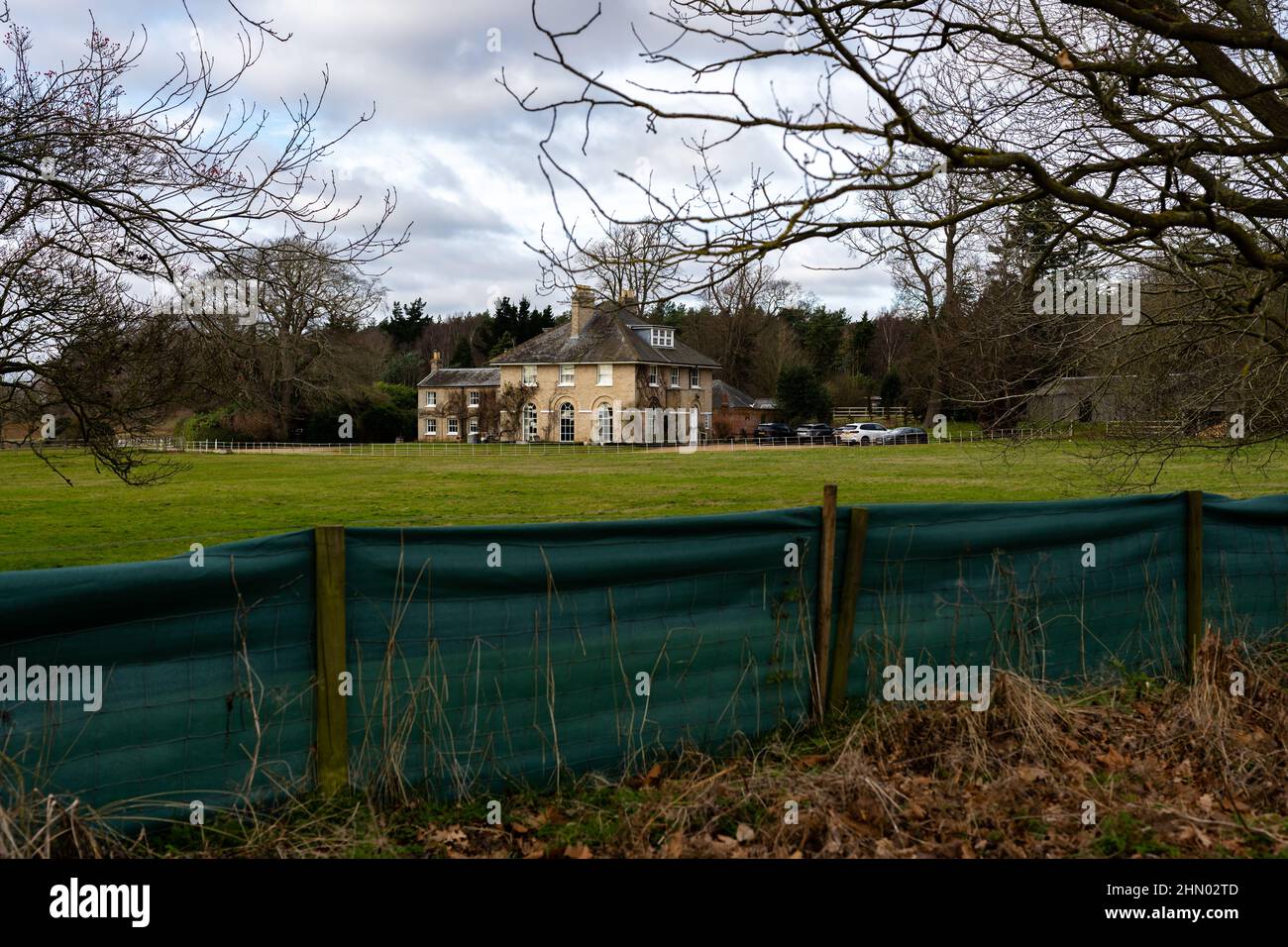 Woodbridge, Suffolk, Royaume-Uni février 09 2022: Une grande ferme de campagne qui a un grand jardin et des prairies attachées Banque D'Images