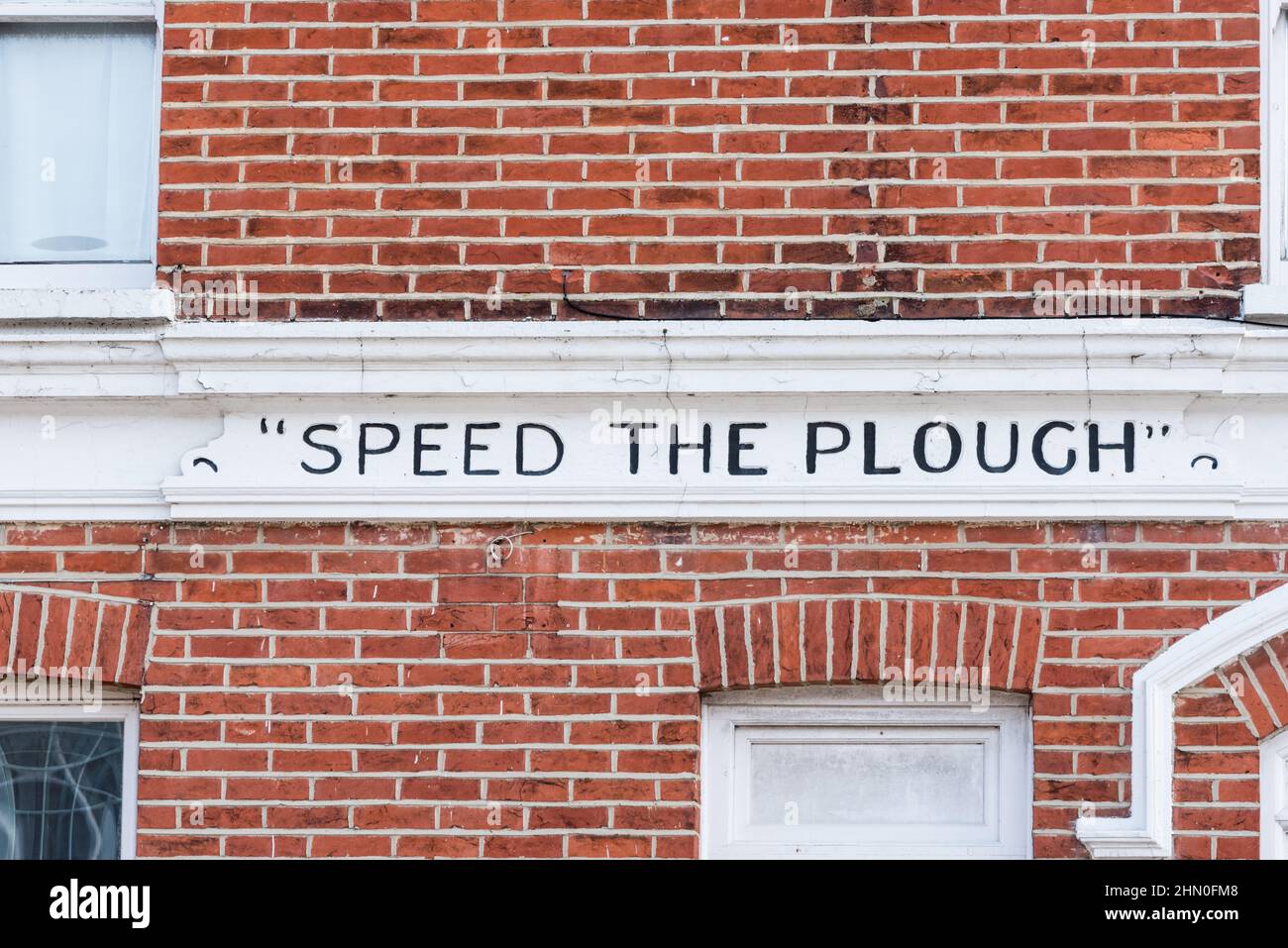 Nom d'un vieux pub à Havant 'vitesse le Plough' Banque D'Images