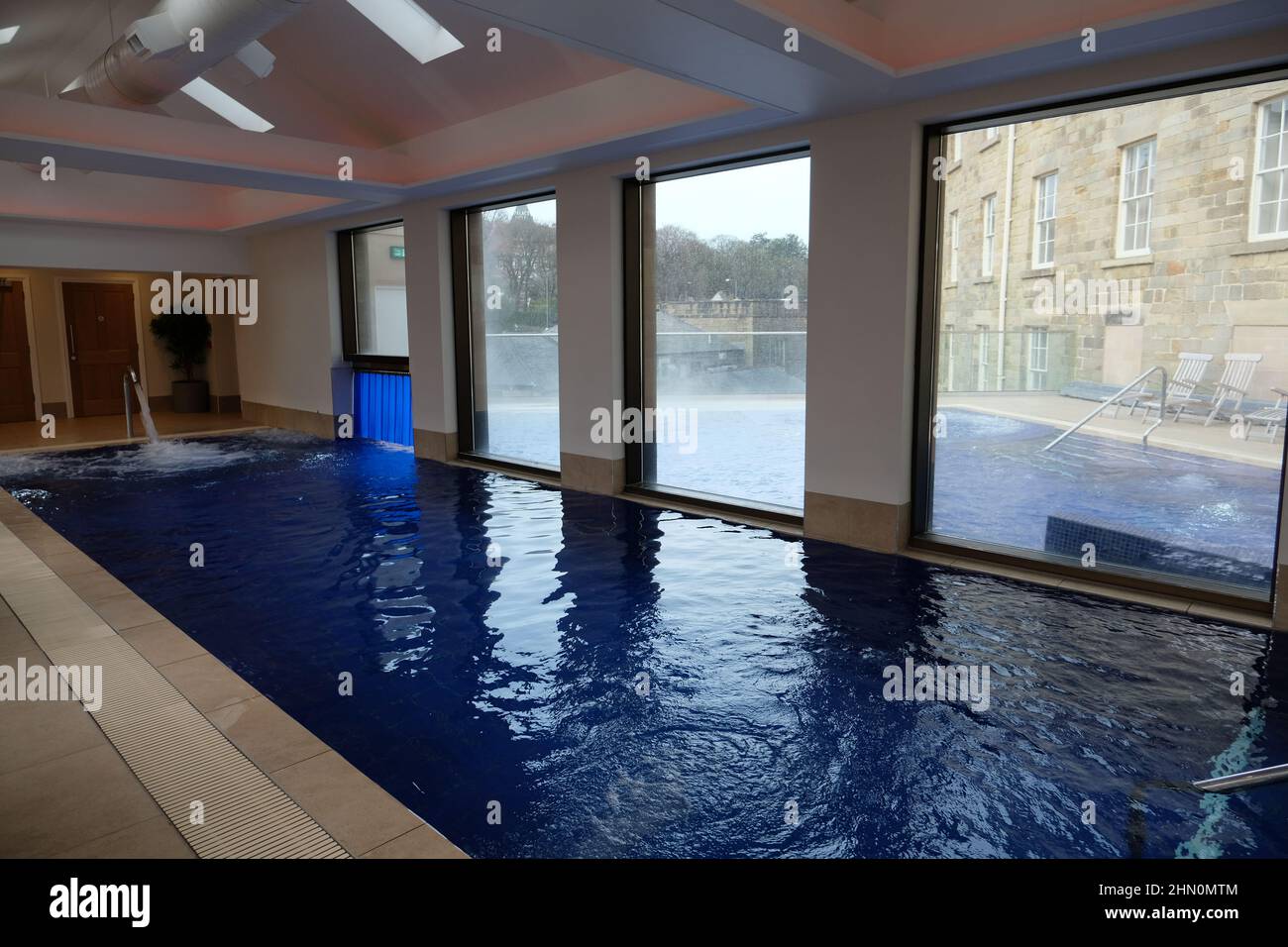 L'hôtel Buxton Crescent Ensana, bâtiment géorgien, a rouvert ses portes en 2020 en tant qu'hôtel de luxe et spa après de nombreuses années de travaux de restauration. Piscine intérieure. Banque D'Images