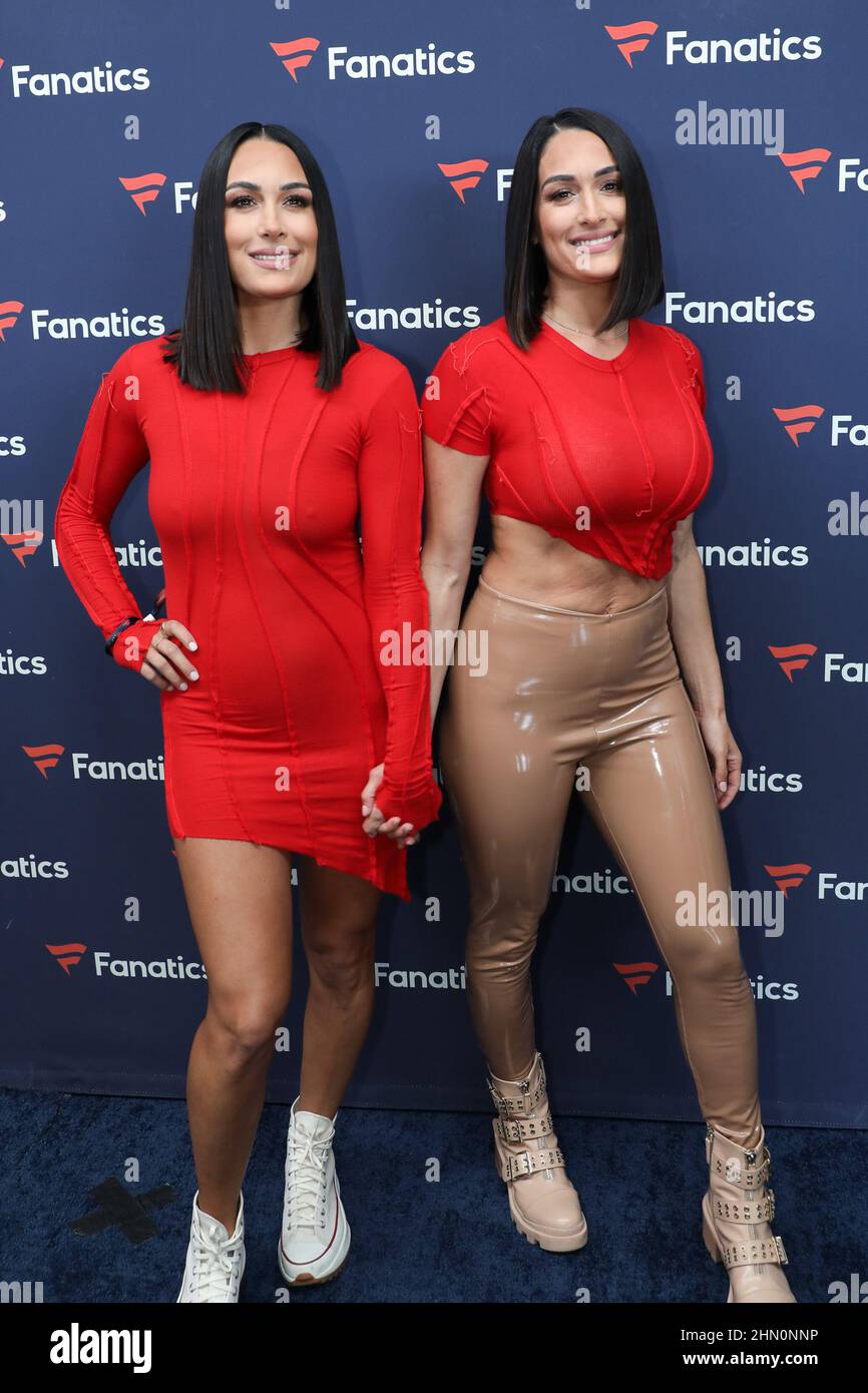 Les Bella Twins arrivent au Super Bowl Party de Michael Rubin à 3Labs heures à Culver City, Californie, le samedi 12 février 2022. (Photo de Conor Duffy/Sipa USA) Banque D'Images