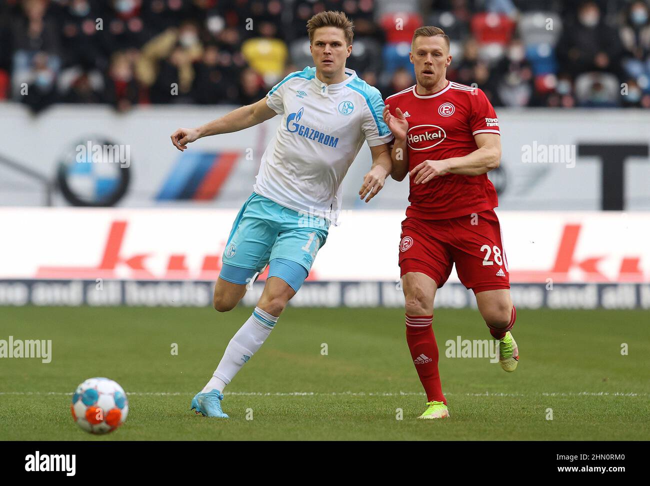 Firo : 02/13/2022 Fuvuball, football, 2.Bundesliga, saison 2021/2022, F95 Fortuna DvºDüsseldorf, Düsseldorf - FC Schalke 04 duels, Marius Bvºlter, contre, Rouwen Hennings Banque D'Images