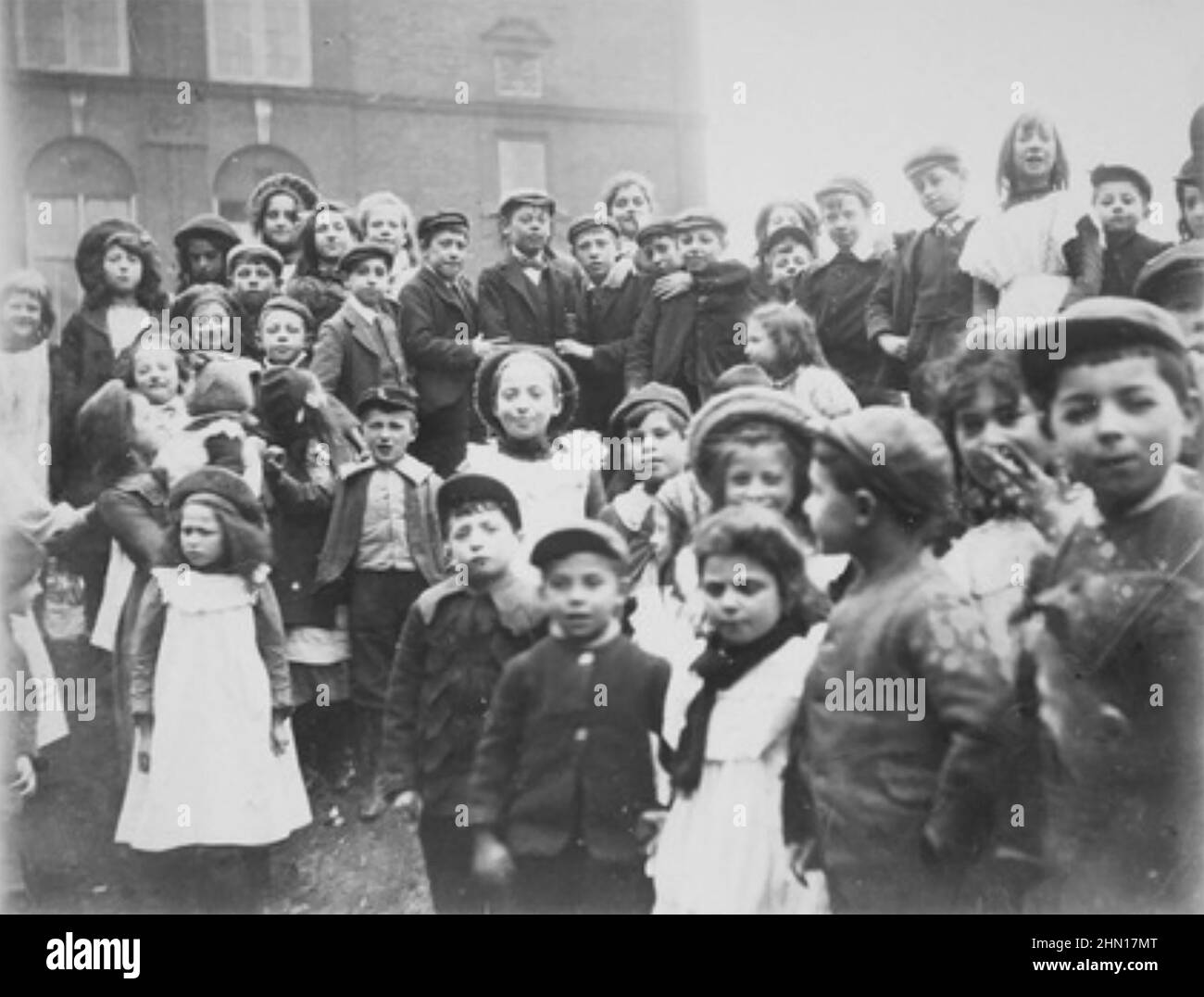 LES ENFANTS DE LA RUE DE LONDRES ENVIRON 19105 Banque D'Images