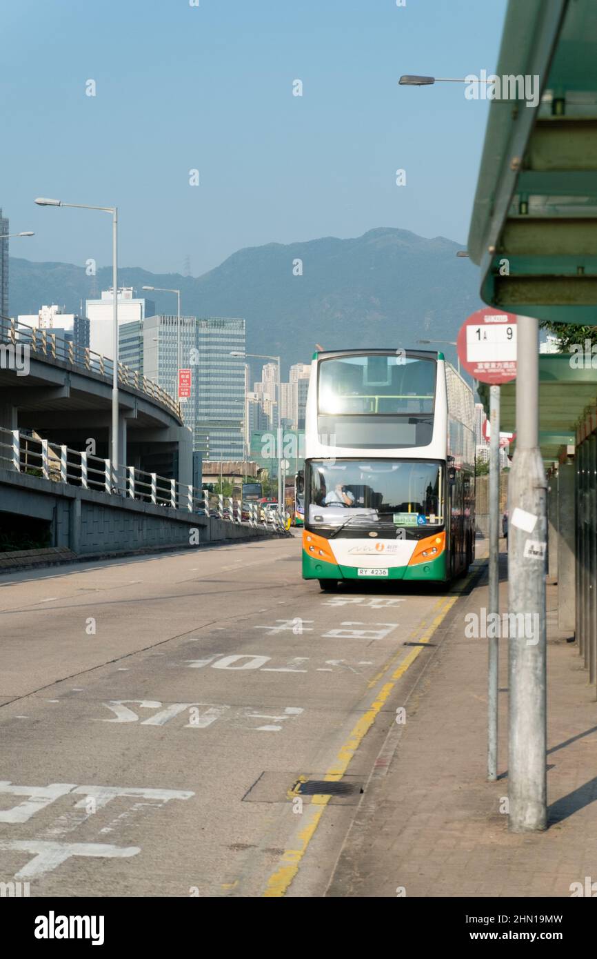 Bus à l'arrêt de bus à Kowloon City à Hong Kong Banque D'Images