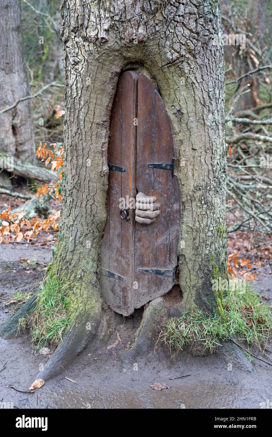 Porte de fées. Art public au Plessey Woods Country Park, Northumberland, Royaume-Uni. Banque D'Images