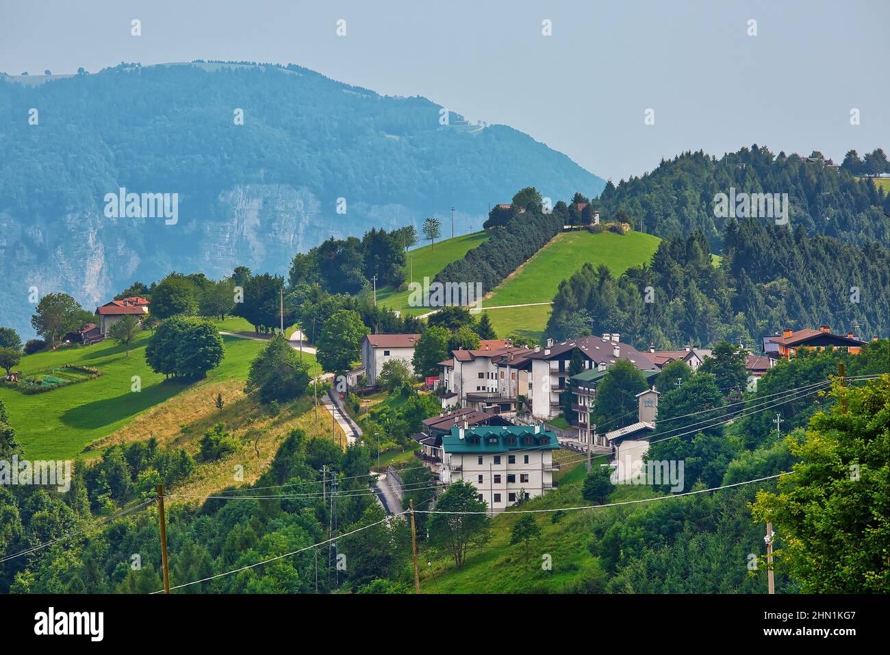 Vue panoramique sur le village d'Asiago plateau, Vicenza, Italie. Banque D'Images