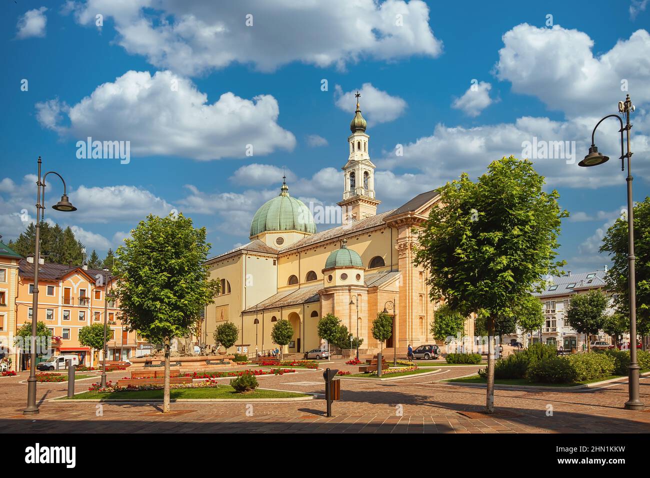 ASIAGO, ITALIE - 24th juillet 2019 : église Saint Matthieu de la place Giovanni Carli Banque D'Images