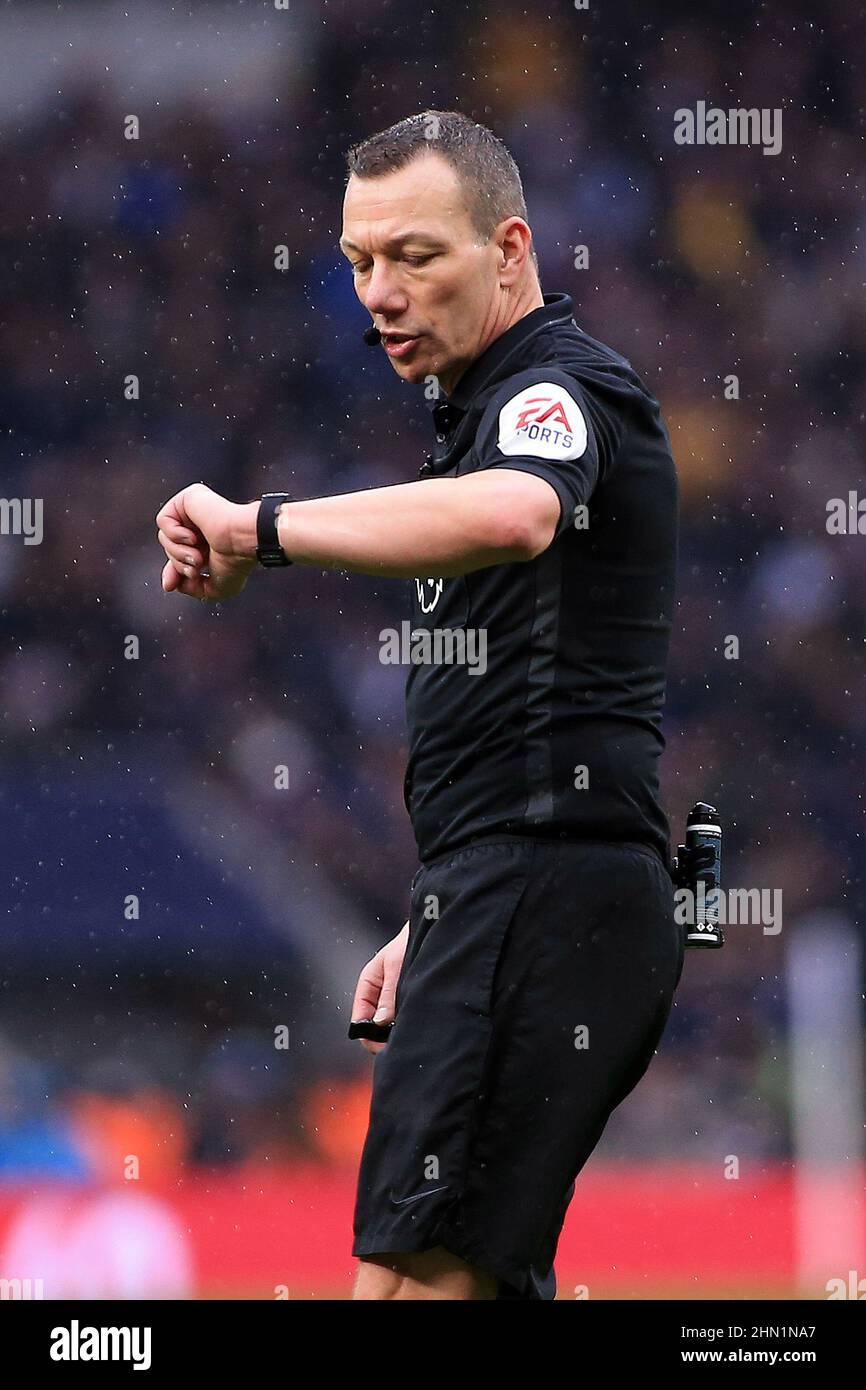 Londres, Royaume-Uni. 13th févr. 2022. Arbitre Kevin Friend en action pendant le jeu. Match Premier League, Tottenham Hotspur et Wolverhampton Wanderers au Tottenham Hotspur Stadium de Londres, le dimanche 13th février 2022. Cette image ne peut être utilisée qu'à des fins éditoriales. Utilisation éditoriale uniquement, licence requise pour une utilisation commerciale. Aucune utilisation dans les Paris, les jeux ou les publications d'un seul club/ligue/joueur. photo par Steffan Bowen/Andrew Orchard sports photographie/Alay Live news crédit: Andrew Orchard sports photographie/Alay Live News Banque D'Images