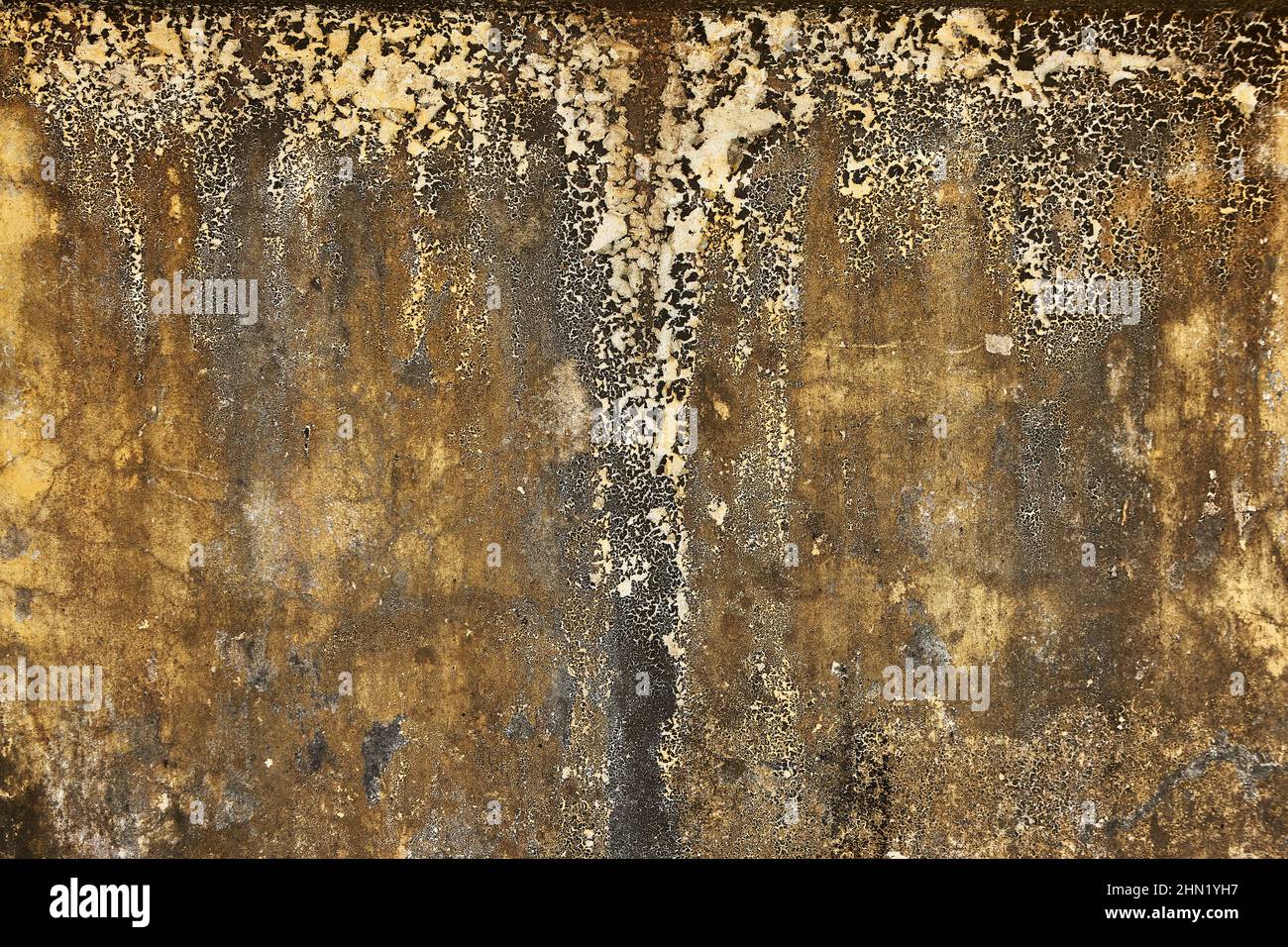 Vieux mur décoloré et abîmé. Arrière-plan abstrait très réaliste. Banque D'Images