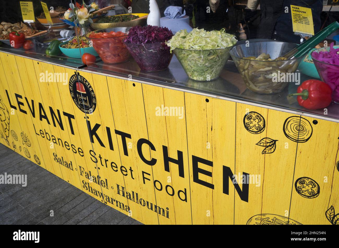 Cuisine de rue libanaise stalle à l'extérieur du centre de South Bank à Londres, Angleterre, Royaume-Uni Banque D'Images