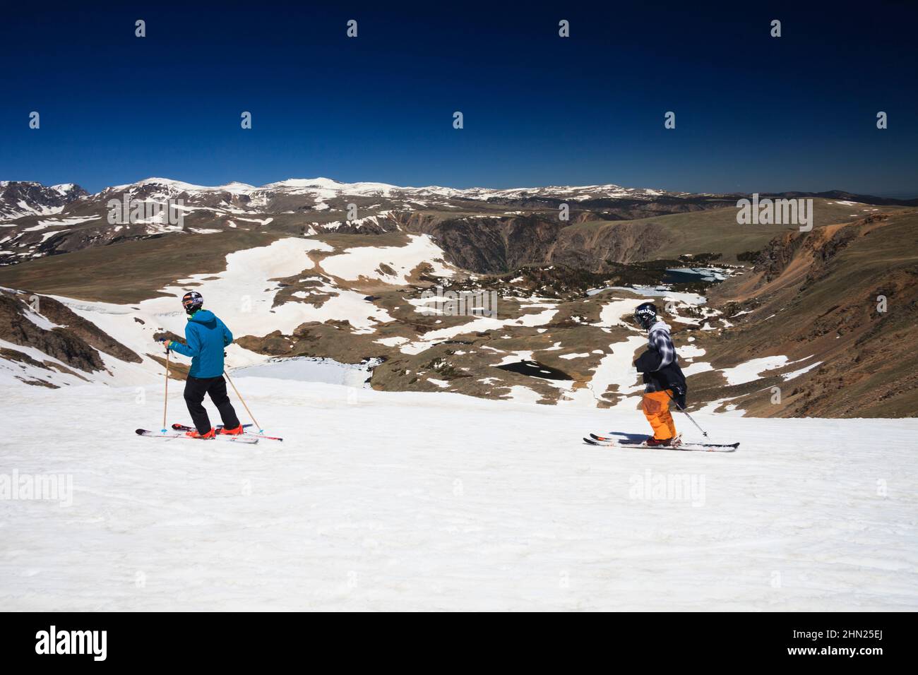 Skieurs de la station de ski de Beartooth Pass, Beartooth Highway, Montana Banque D'Images