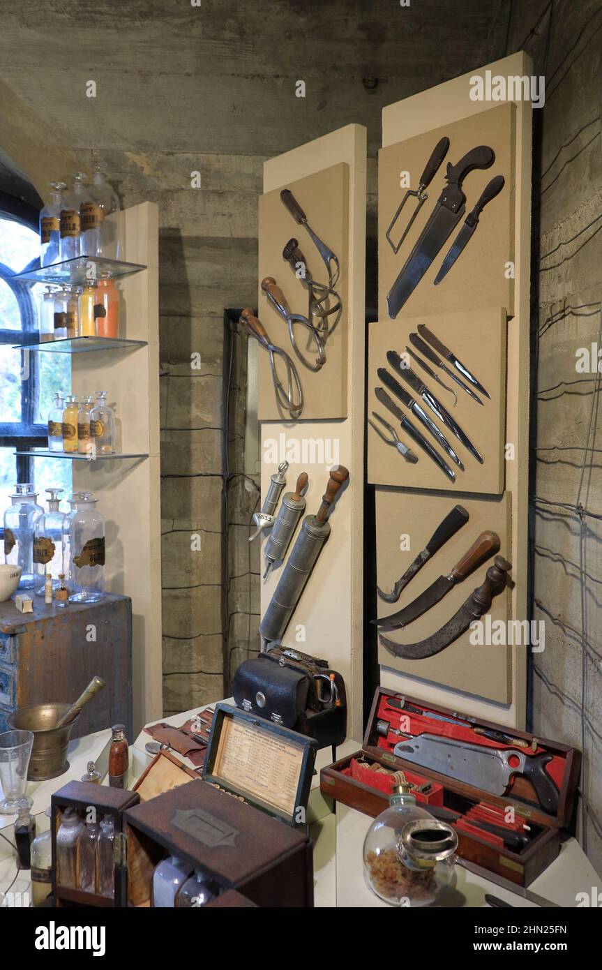 Antique medical instruments Banque de photographies et d’images à haute ...