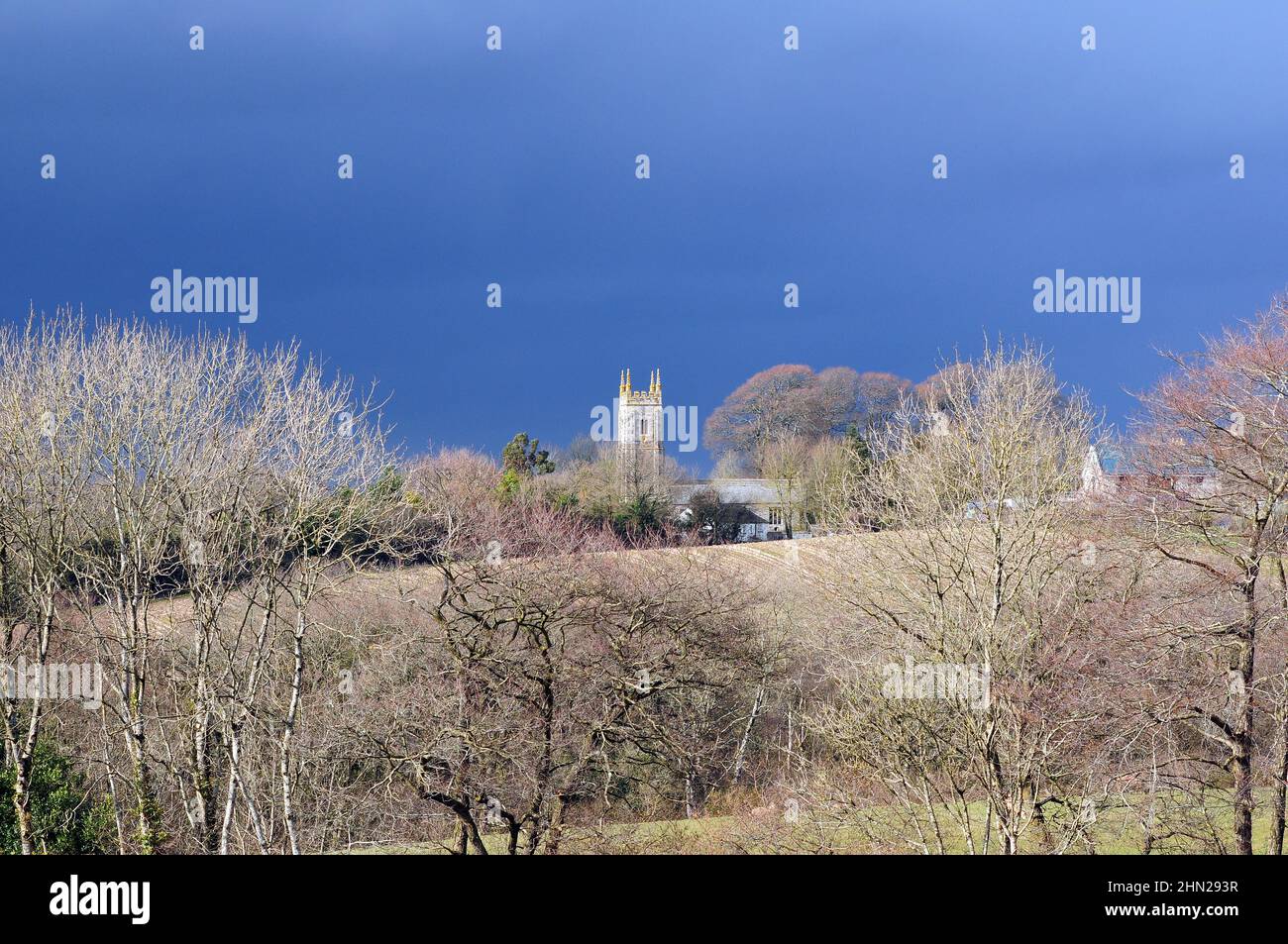 L'église Broadwood Kelly, près de Winkleigh, au milieu du Devon, en avril. Banque D'Images