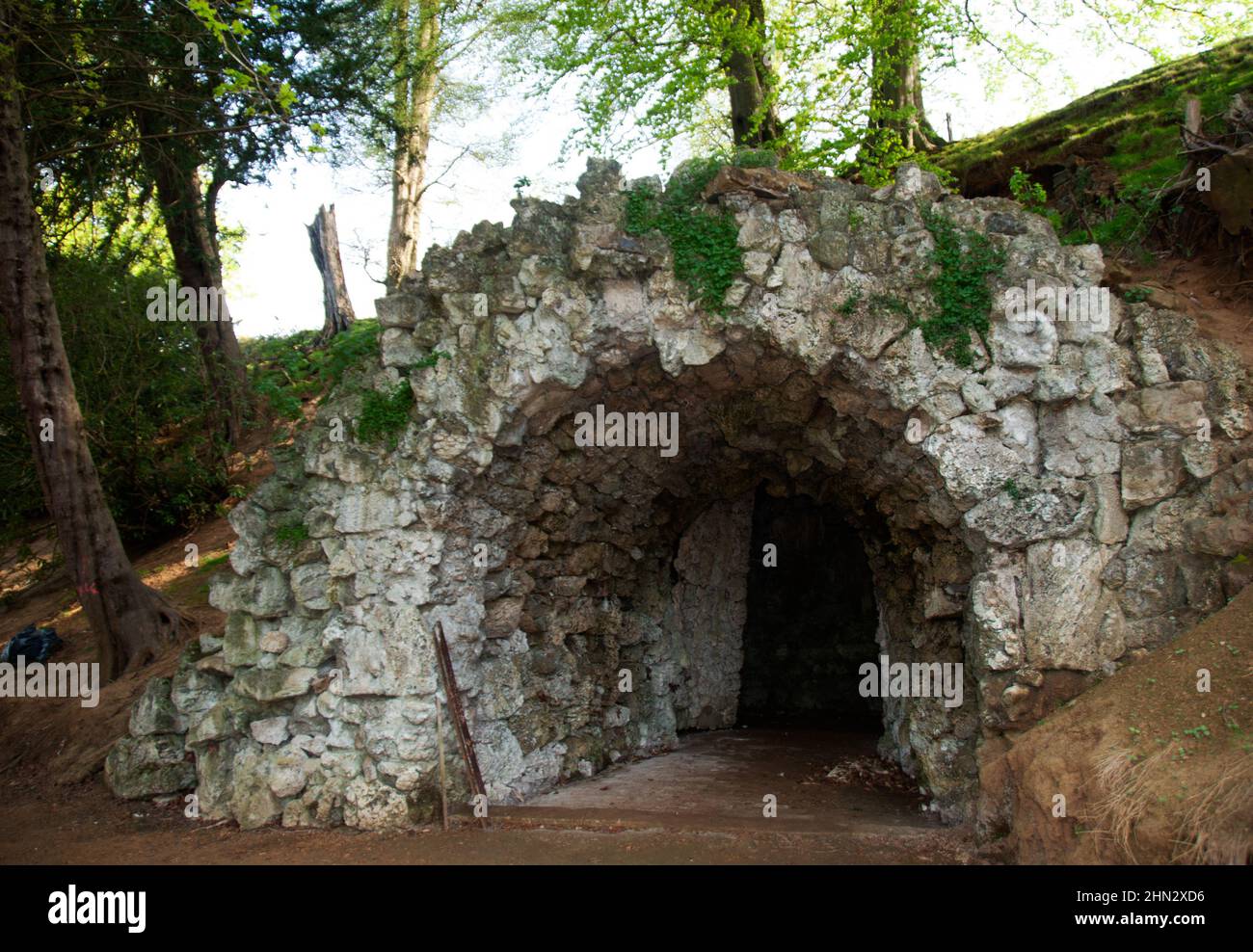 Restauration de la grotte du château de Belvoir Banque D'Images