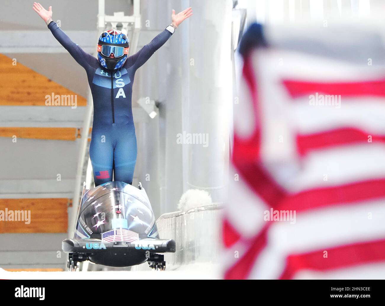 Yanqing, Chine. 14th févr. 2022. Jeux olympiques, bobsleigh, monobob, femmes, 3rd run, Au National Sliding Center, Kaillie Humphries des Etats-Unis se réjouit de sa victoire olympique. Credit: Michael Kappeller/dpa/Alay Live News Banque D'Images