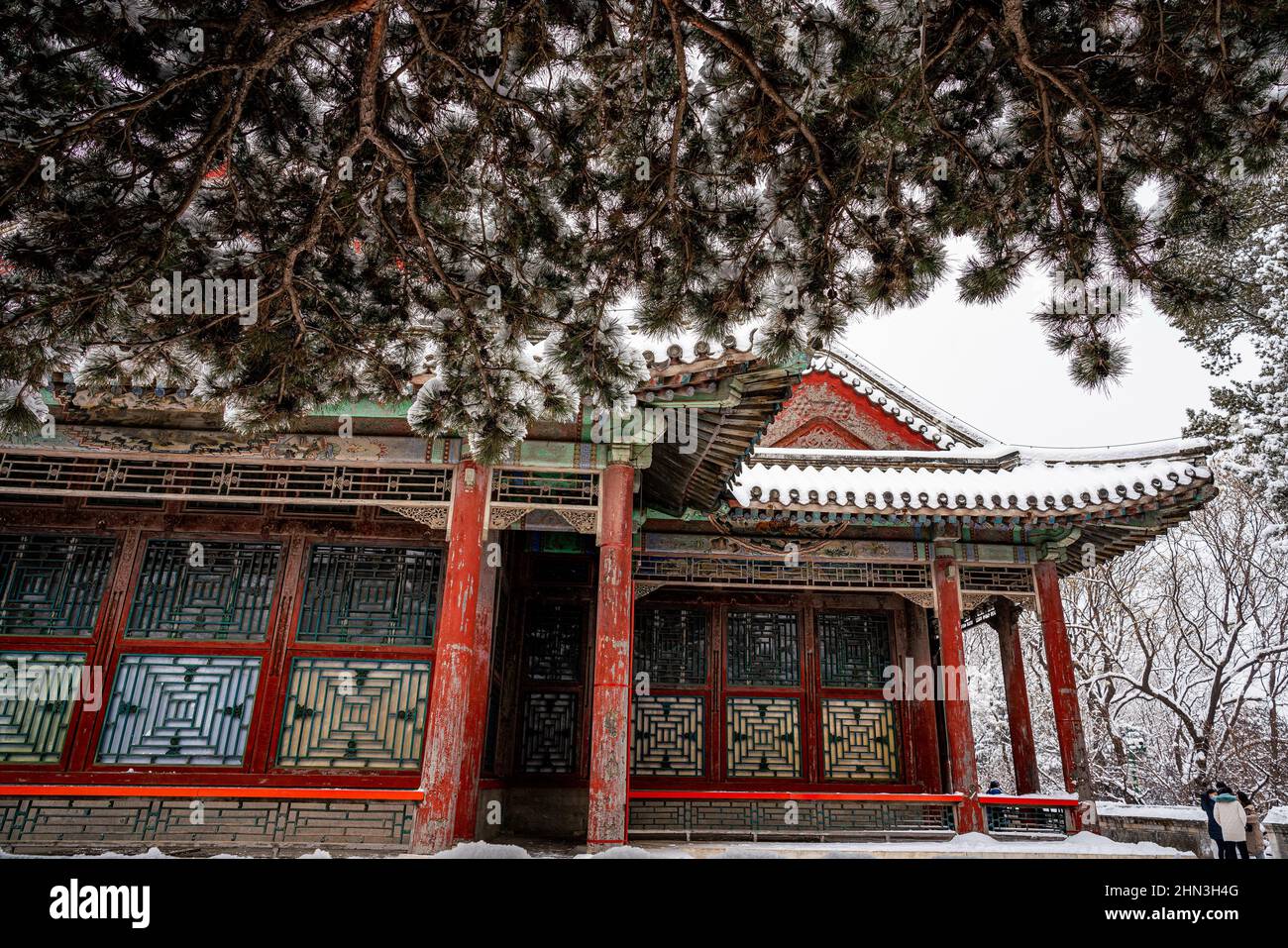 BEIJING, CHINE - 13 FÉVRIER 2022 - Vue sur le Palais d'été après la neige le 13 février 2022 à Beijing. Banque D'Images