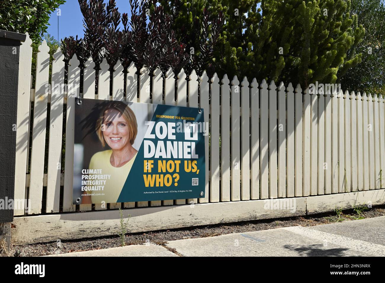 Corflûte fait la promotion de l'ancien journaliste Zoe Daniel comme candidat indépendant pour Goldstein pour les prochaines élections fédérales, sur une clôture blanche Banque D'Images