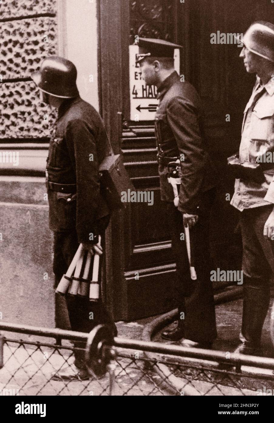 Le putsch nazi à Vienne (juillet Putsch) et l'assassinat du chancelier Engelbert Dollfuss. Autriche, 1934 policiers armés de bréch-loadin Banque D'Images