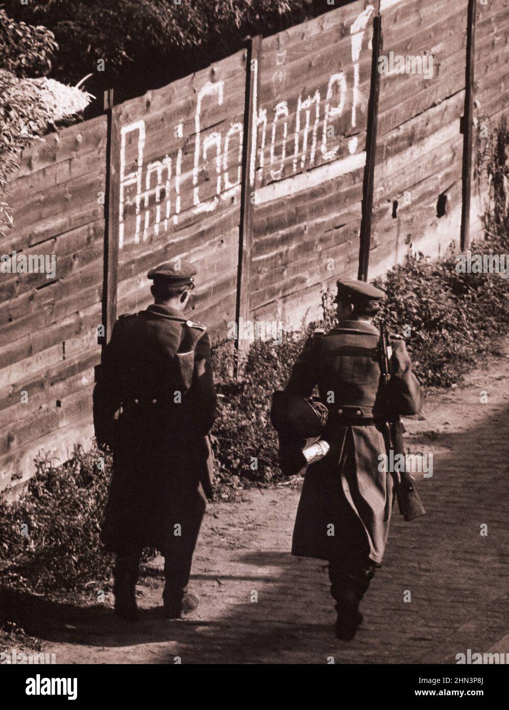 Crise de Berlin de 1961 : construire le mur photo ancienne de la Heidelberstrasse, Neukoelln Berlin. Allemagne de l'est. 19 octobre 1961 Banque D'Images