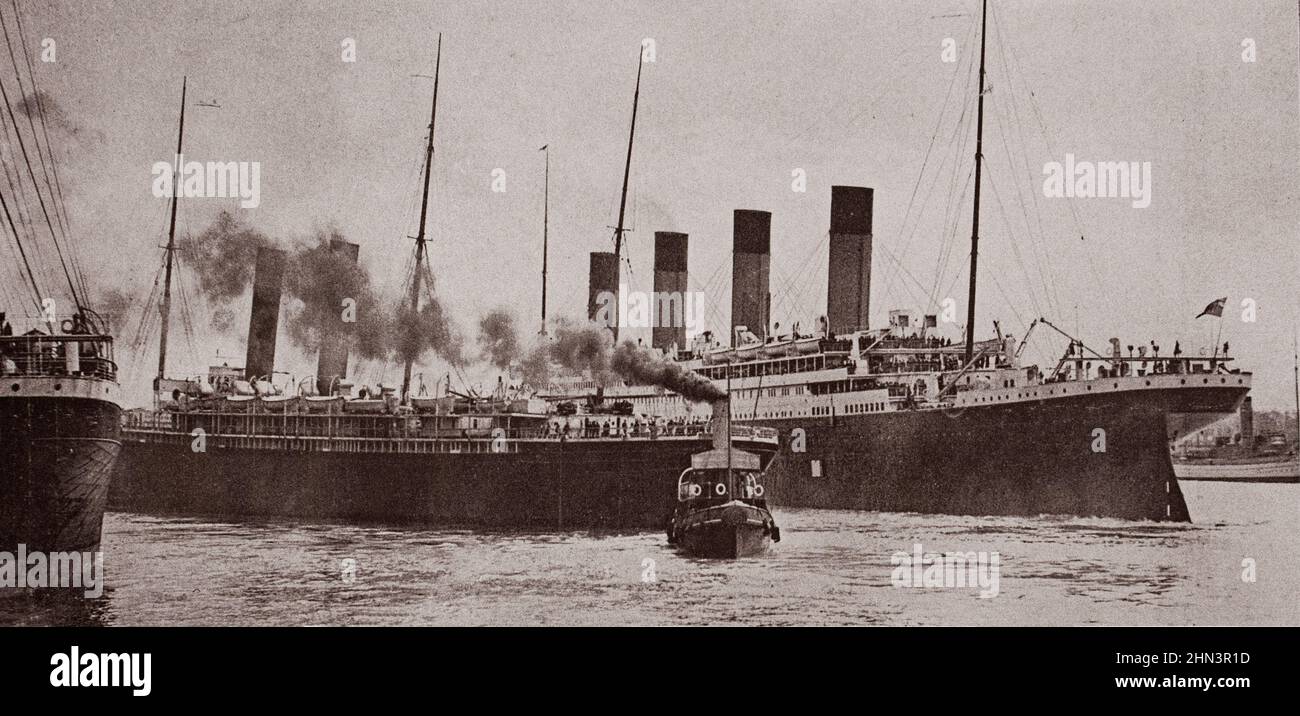 Photo d'époque du Titanic au port de Southampton. 10 avril 1912 au début du voyage tragique : un incident interprété comme un mauvais avant Banque D'Images