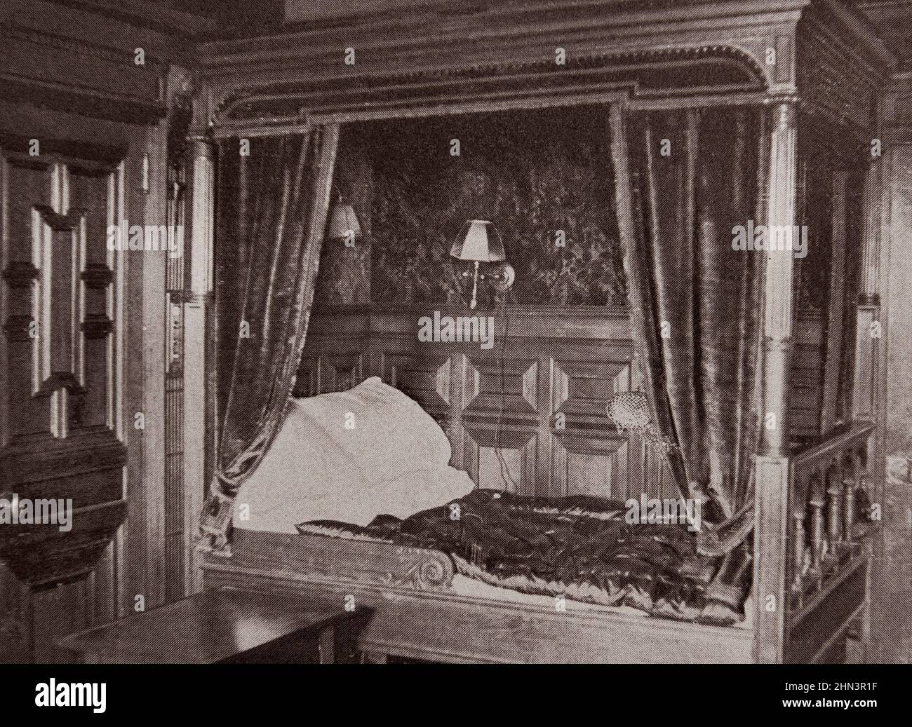 Photo vintage de l'intérieur du Titanic Liner: La chambre. 1912 deux pièces (la chambre et le salon) dans un appartement privé, dont le coût était approxim Banque D'Images