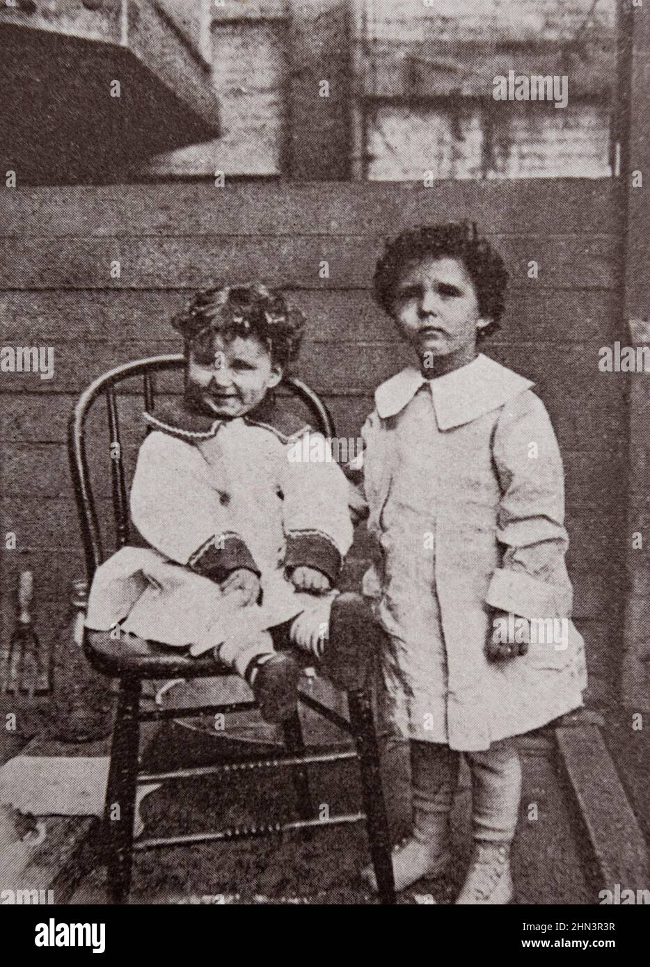 Naufrage du 'Titanic'. 1912 les deux petits Français, Lolo et Louis Navretil (Edmond et Michel Navratil), échappent au naufrage du Titanic. Banque D'Images