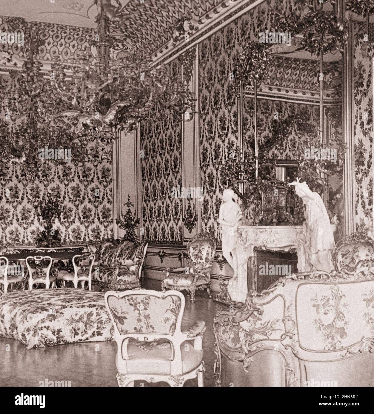 Photo d'époque du salon des dames, Palais royal du Liechtenstein. Vienne, Autriche. 1898 Banque D'Images