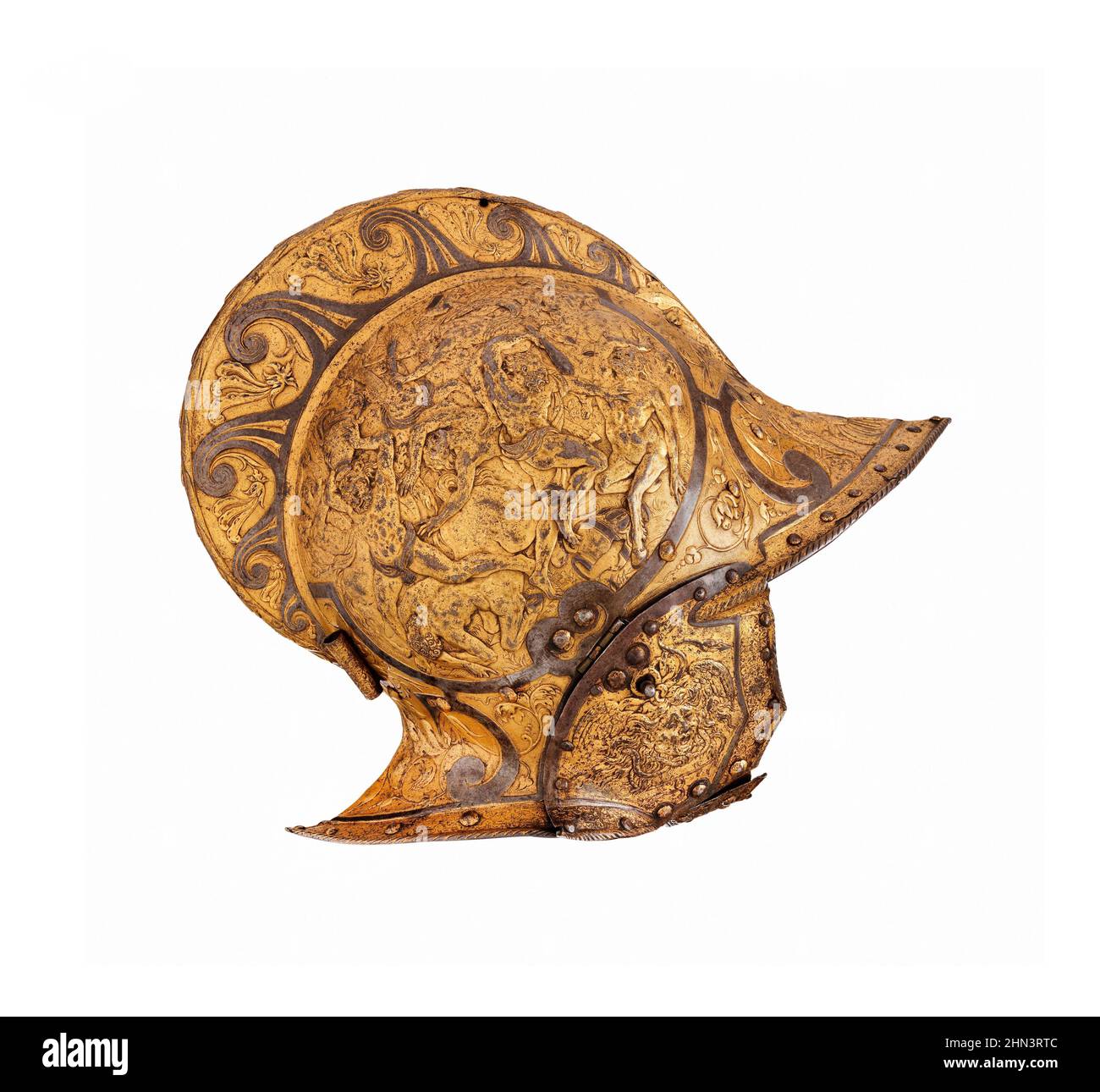 Burgonet français avec Buffe. CA. 1550 les médaillons de chaque côté du bol sont en relief avec des scènes de la mythologie grecque représentant le Bat Banque D'Images