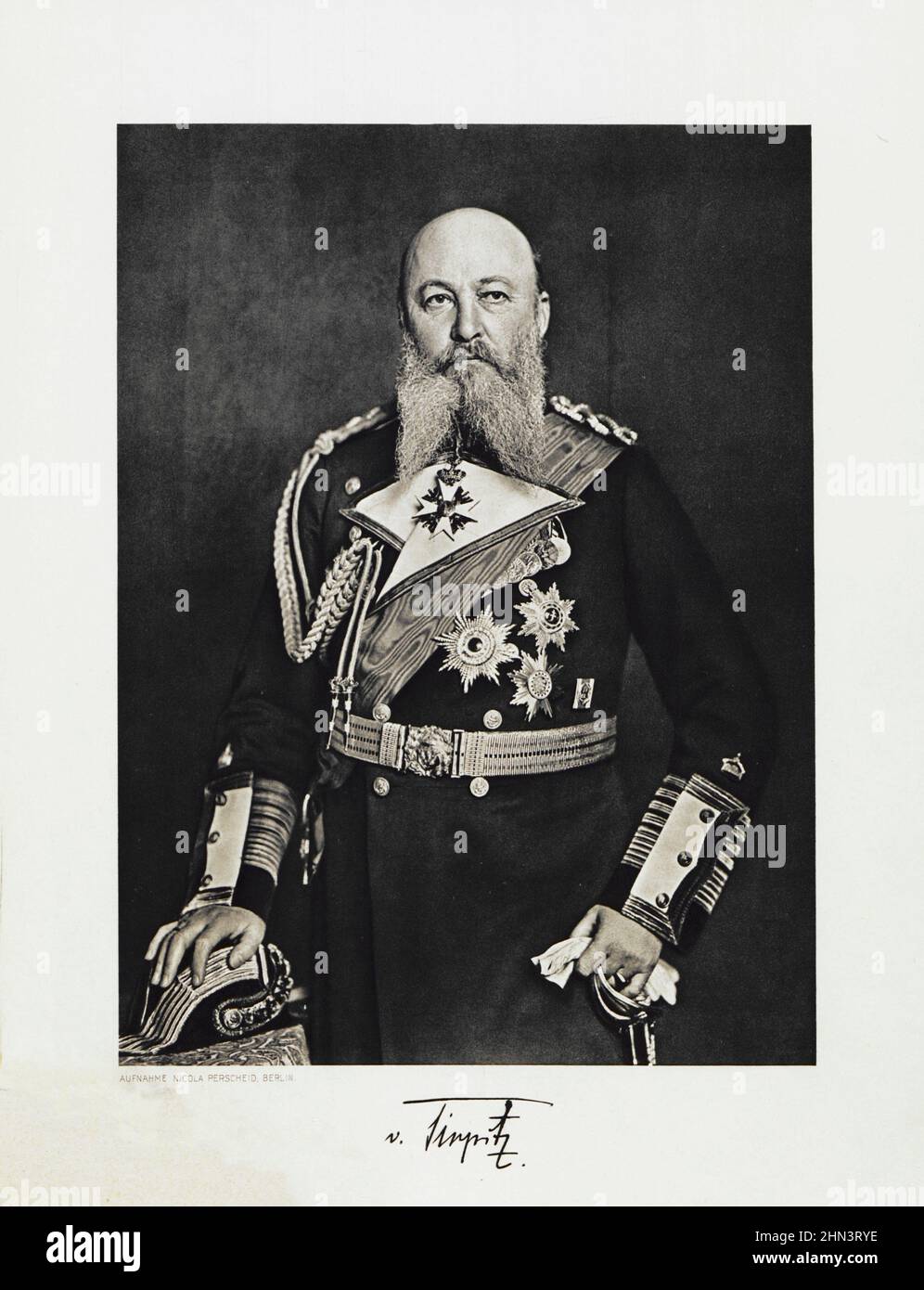 Portrait d'Alfred von Tirpitz. 1916 Alfred Peter Friedrich von Tirpitz (1849-1930) est un grand amiral allemand, secrétaire d'État de l'Imper allemand Banque D'Images