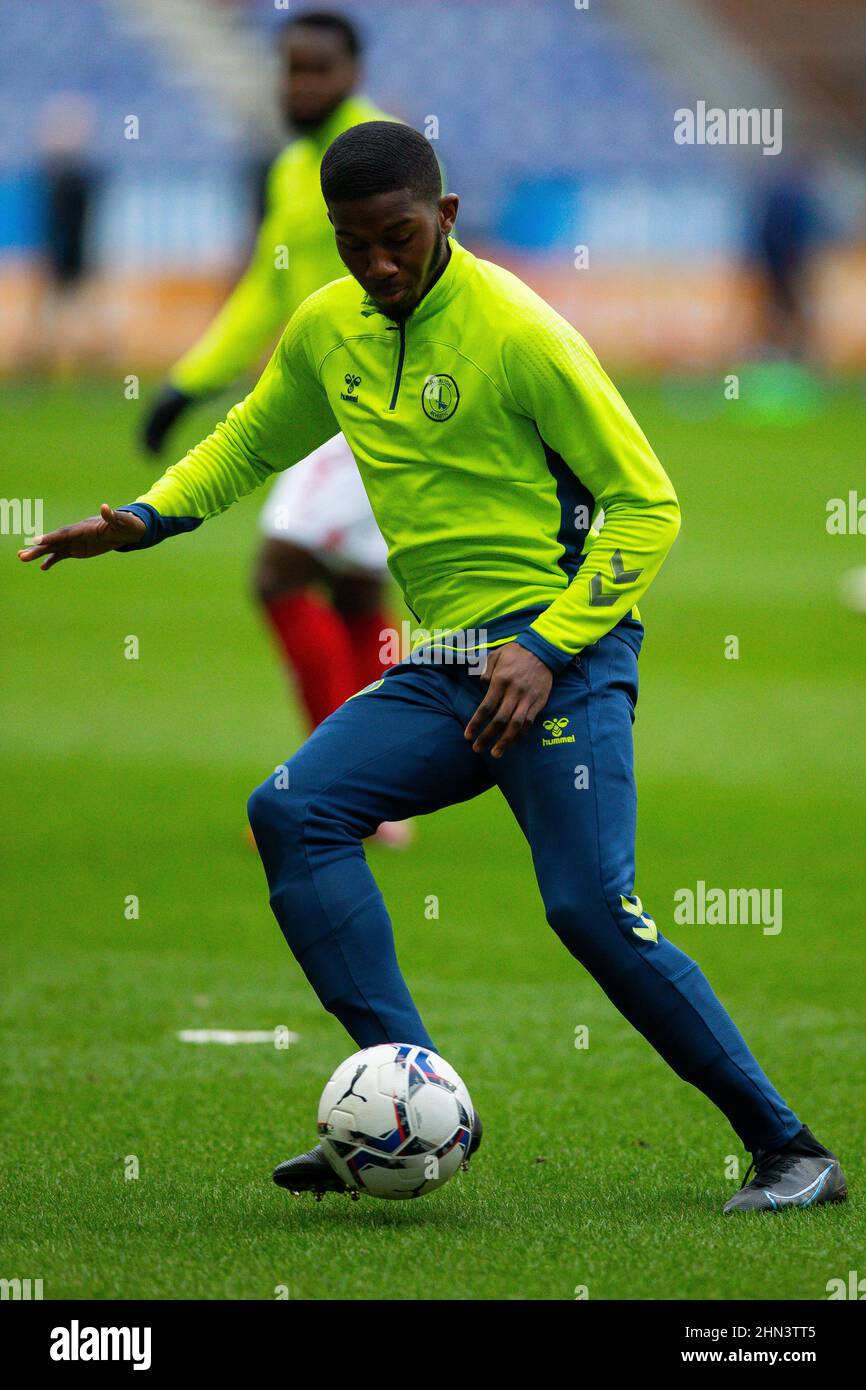 Daniel Kanu, de Charlton Athletic, se réchauffe sur le terrain avant le match de la Sky Bet League One au DW Stadium, Wigan. Date de la photo: Samedi 12 février 2022. Banque D'Images