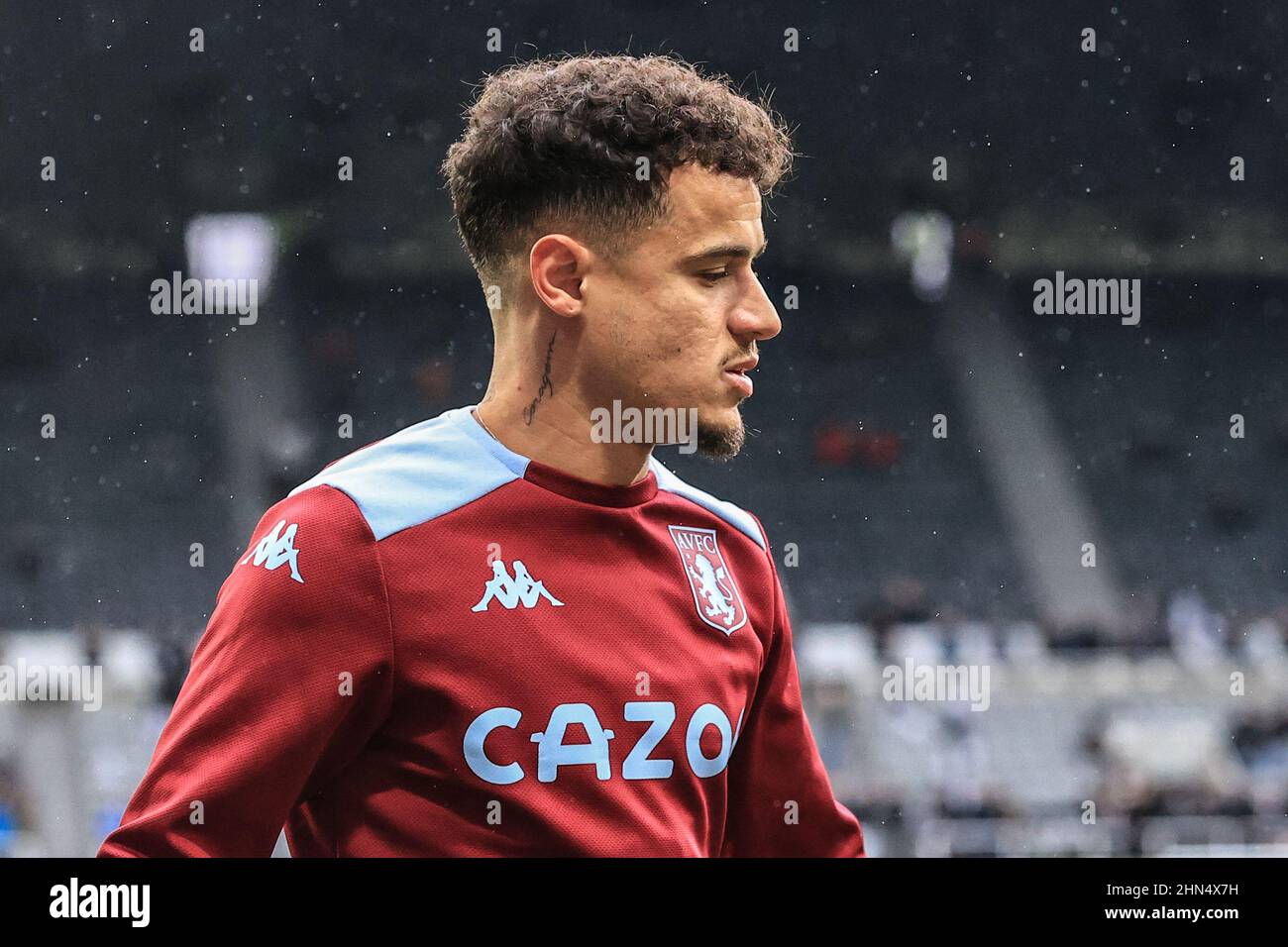 Philippe Coutinho #23 d'Aston Villa lors de l'échauffement avant le match à Newcastle, Royaume-Uni, le 2/14/2022. (Photo de Mark Cosgrove/News Images/Sipa USA) Banque D'Images Philippe Coutinho #23 d'Aston Villa lors de l'échauffement avant le match à Newcastle, Royaume-Uni, le 2/14/2022. (Photo de Mark Cosgrove/News Images/Sipa USA) Banque D'Images