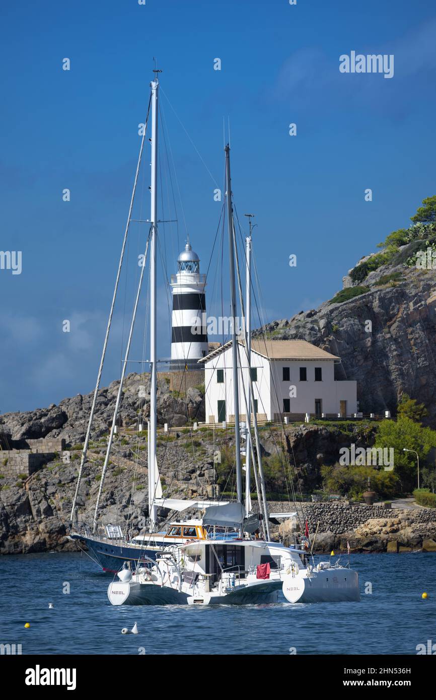 Ile de Majorque, plage, sites remarquables, marais salants, port et phares, grottes, bateaux, vie locale, moulins, palmiers, touristisme, côte rocheuse Banque D'Images