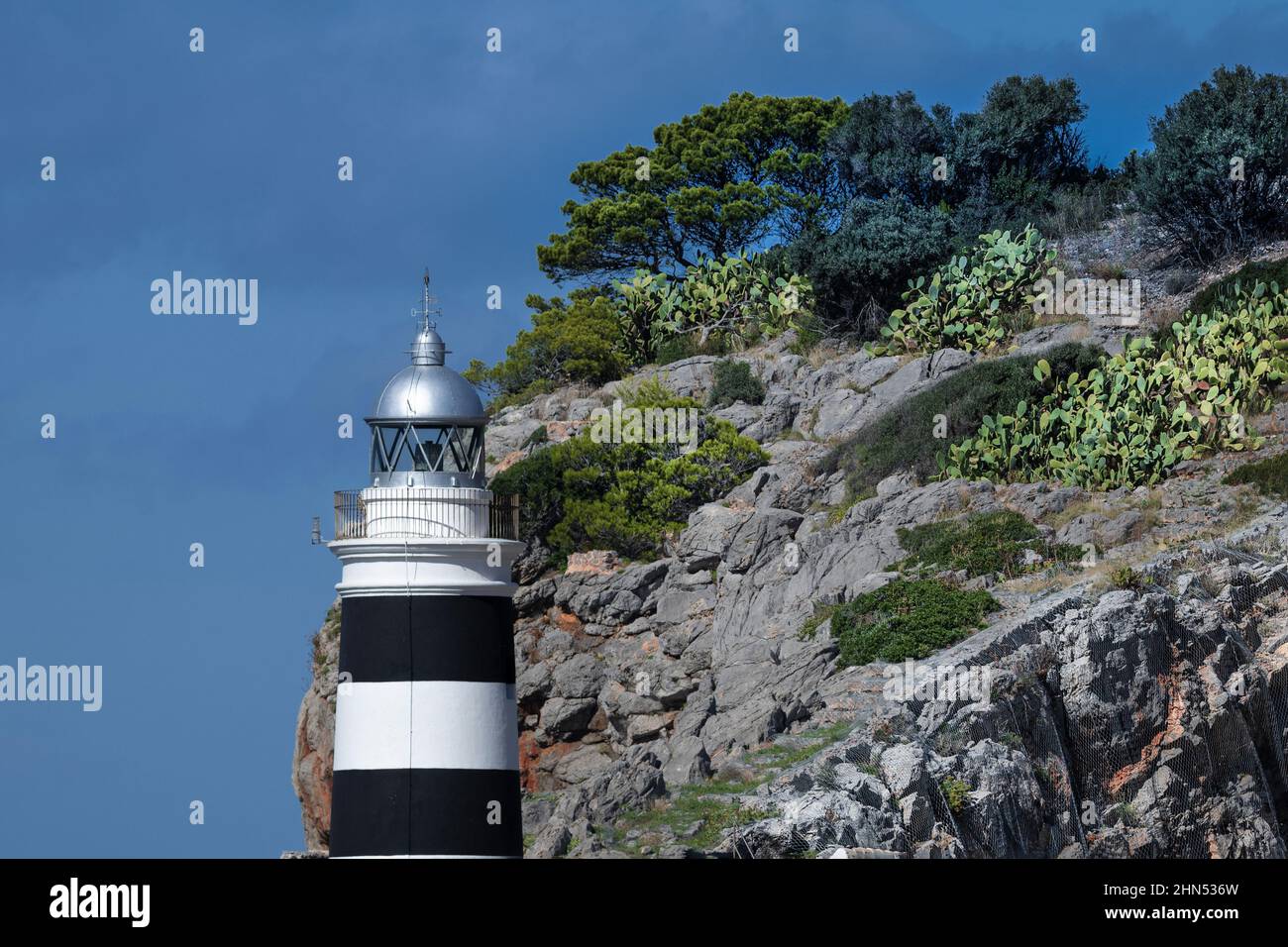 Ile de Majorque, plage, sites remarquables, marais salants, port et phares, grottes, bateaux, vie locale, moulins, palmiers, touristisme, côte rocheuse Banque D'Images